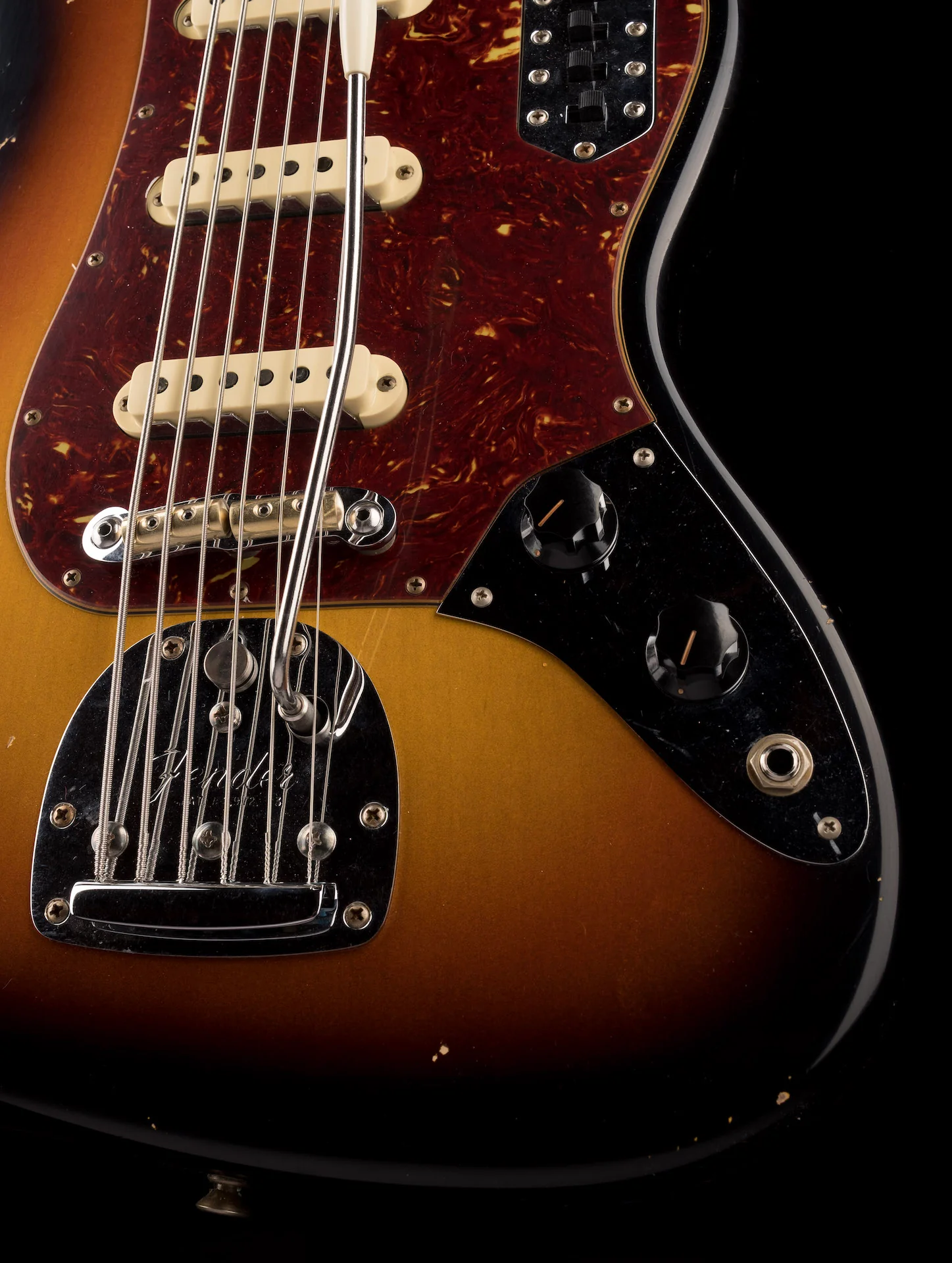Fender Custom Shop 60's Bass VI Journeyman Relic Wide Fade 3-Tone Sunburst With Case - Image 8