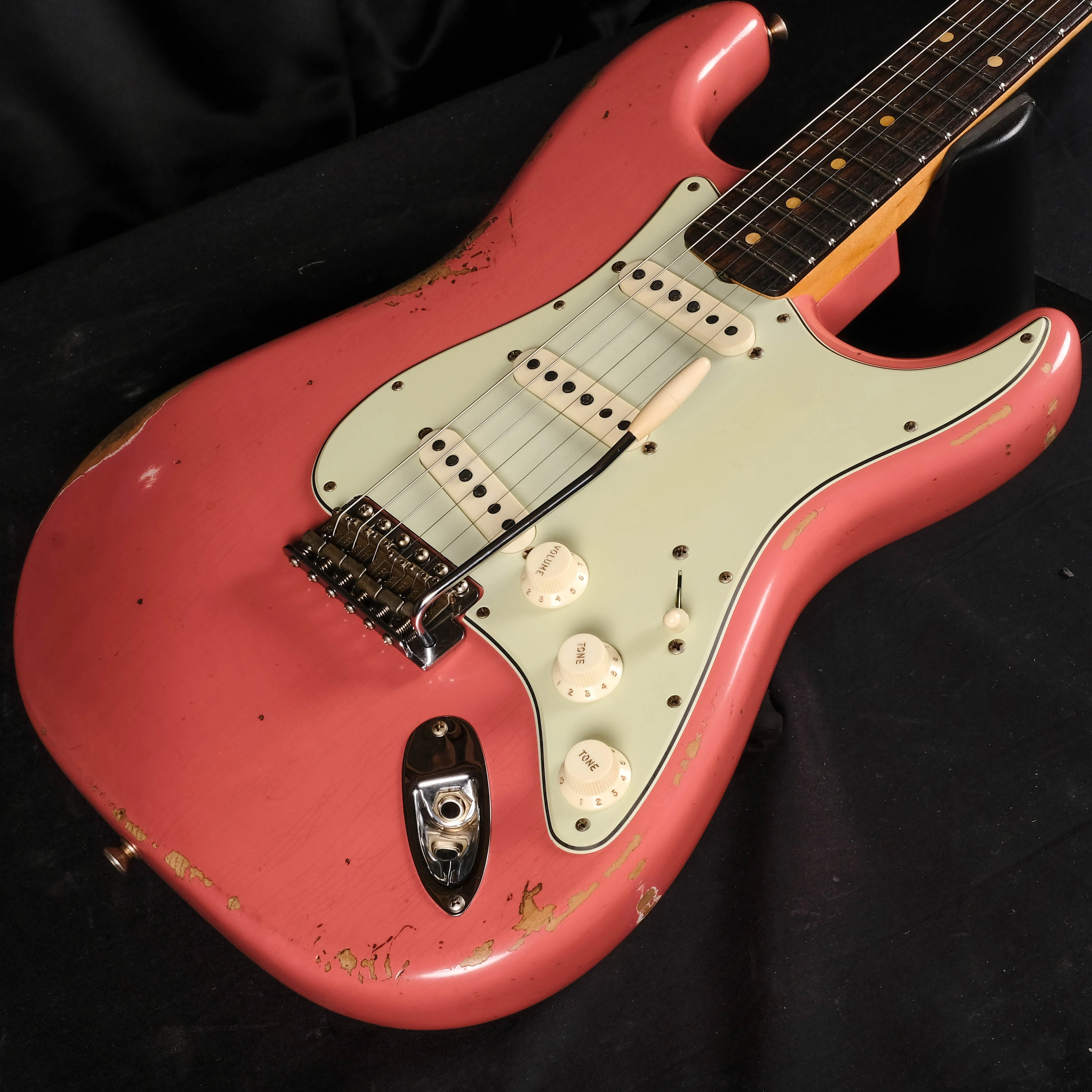 Fender Custom Shop Limited Edition 1960 Stratocaster Relic Faded Tahitian Coral Electric Guitar - Image 4