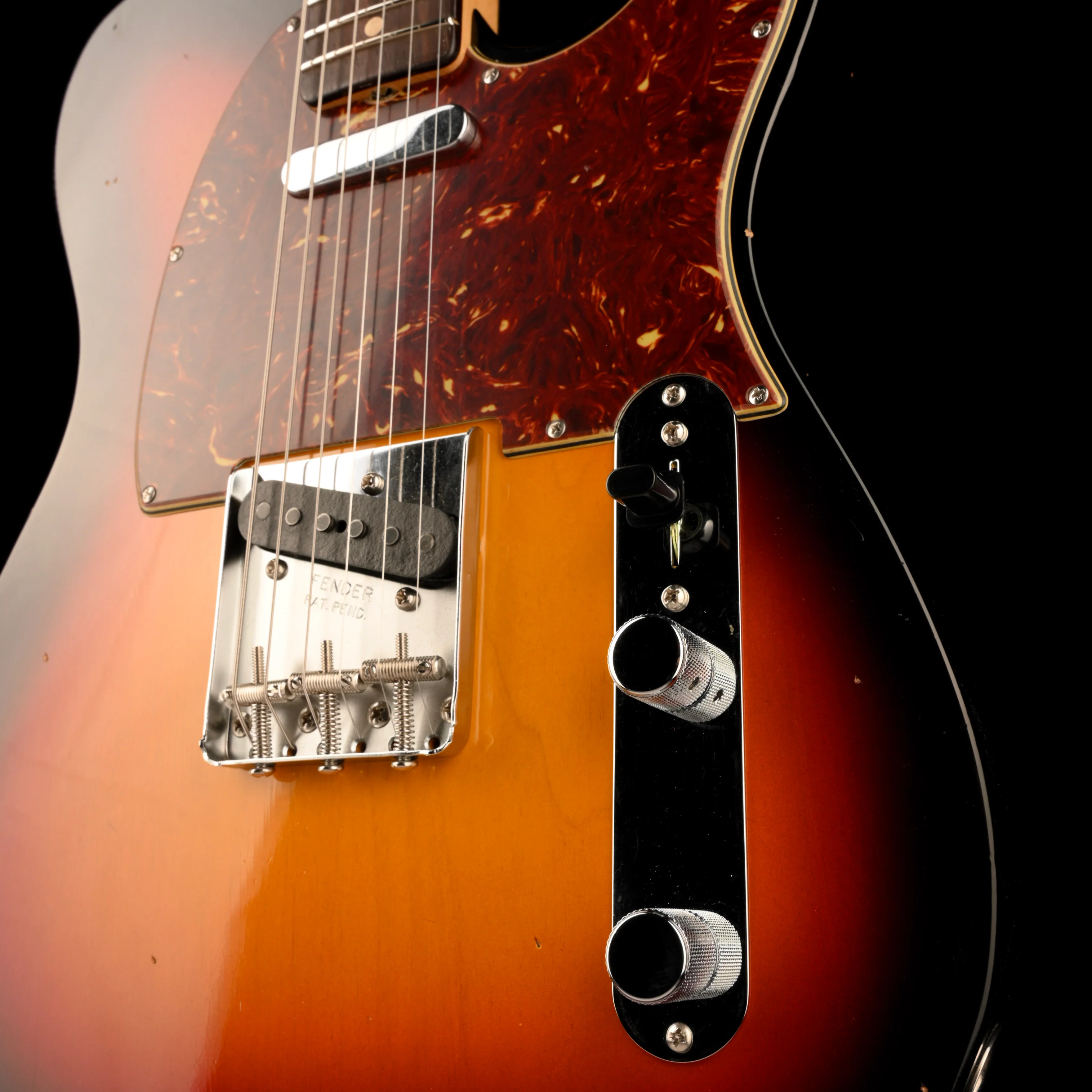 Fender Custom Shop Limited Edition 1963 Telecaster Journeyman Relic Aged 3-Tone Sunburst With Case - Image 5