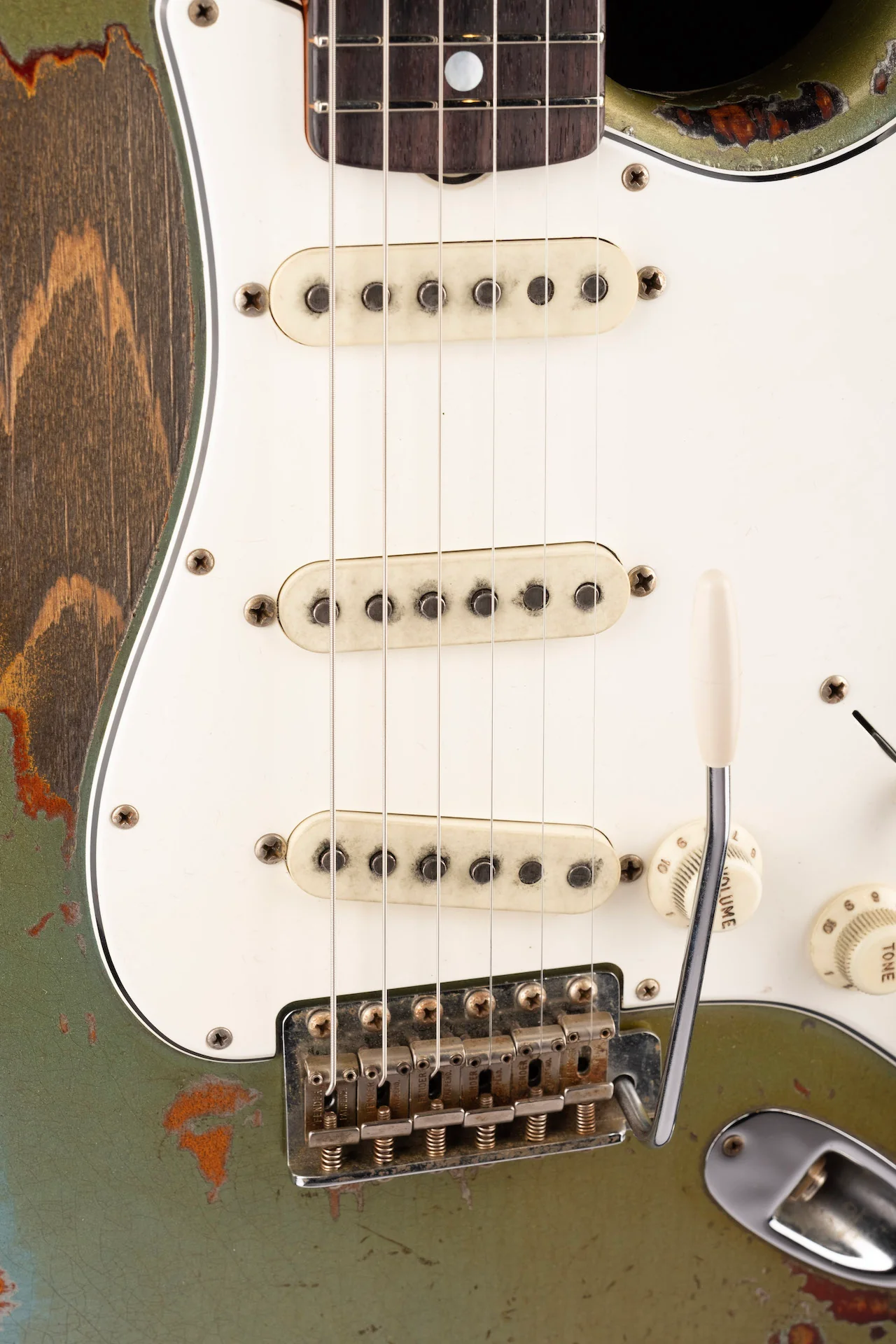 Fender Custom Shop Masterbuilt Dale Wilson 1965 Stratocaster Heavy Relic Firemist Silver Over Sunburst - Image 6