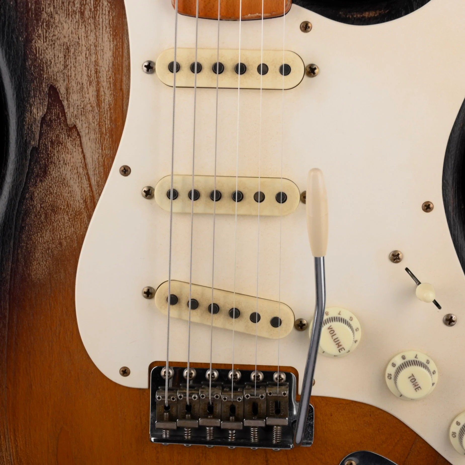 Fender Custom Shop Masterbuilt Paul Waller 1957 Stratocaster Heavy Weathered 2-Tone Sunburst With Case - Image 4