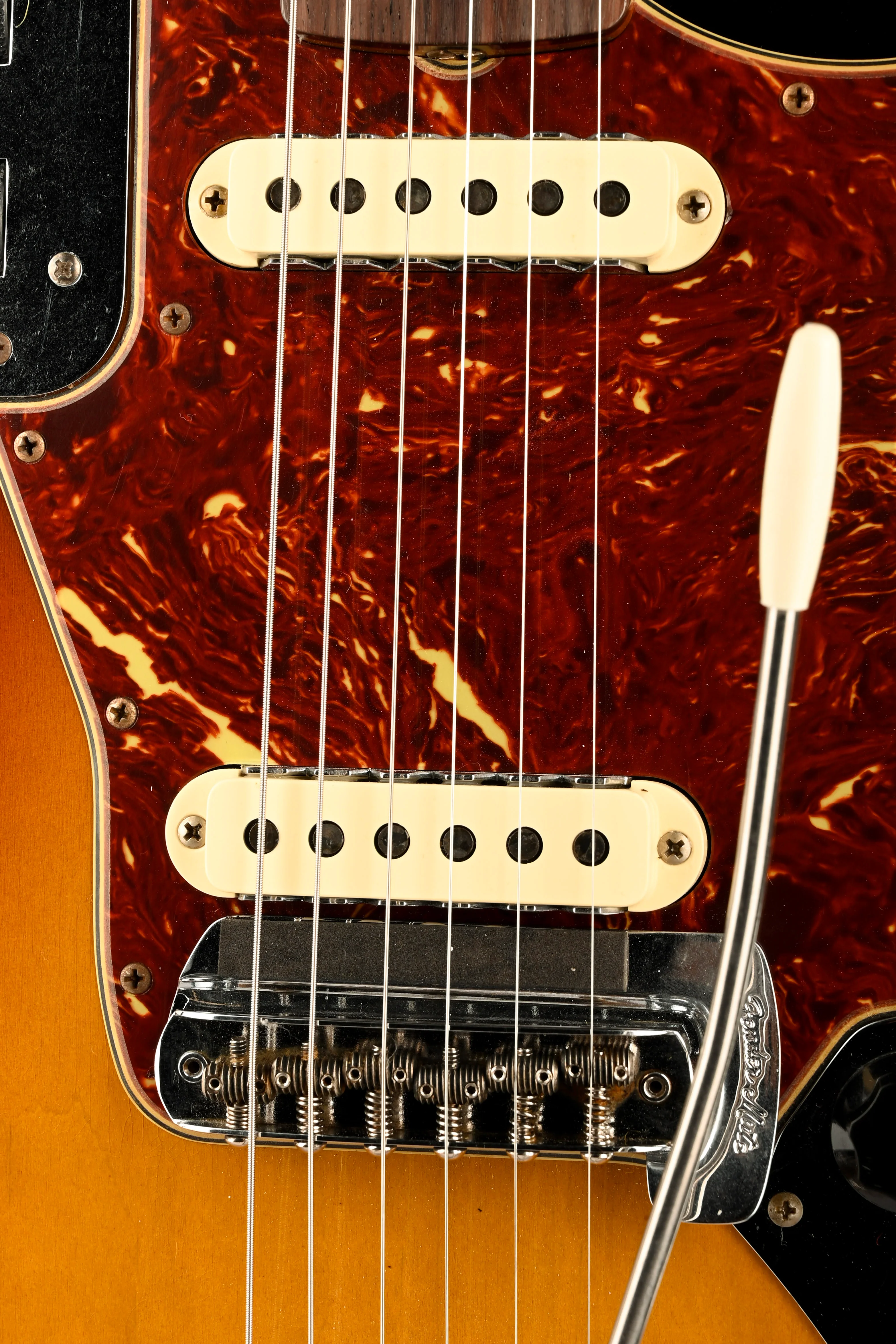 Fender Custom Shop Roasted 1962 Jaguar Journeyman Relic Wide Fade 2-Tone Sunburst With Case - Image 7