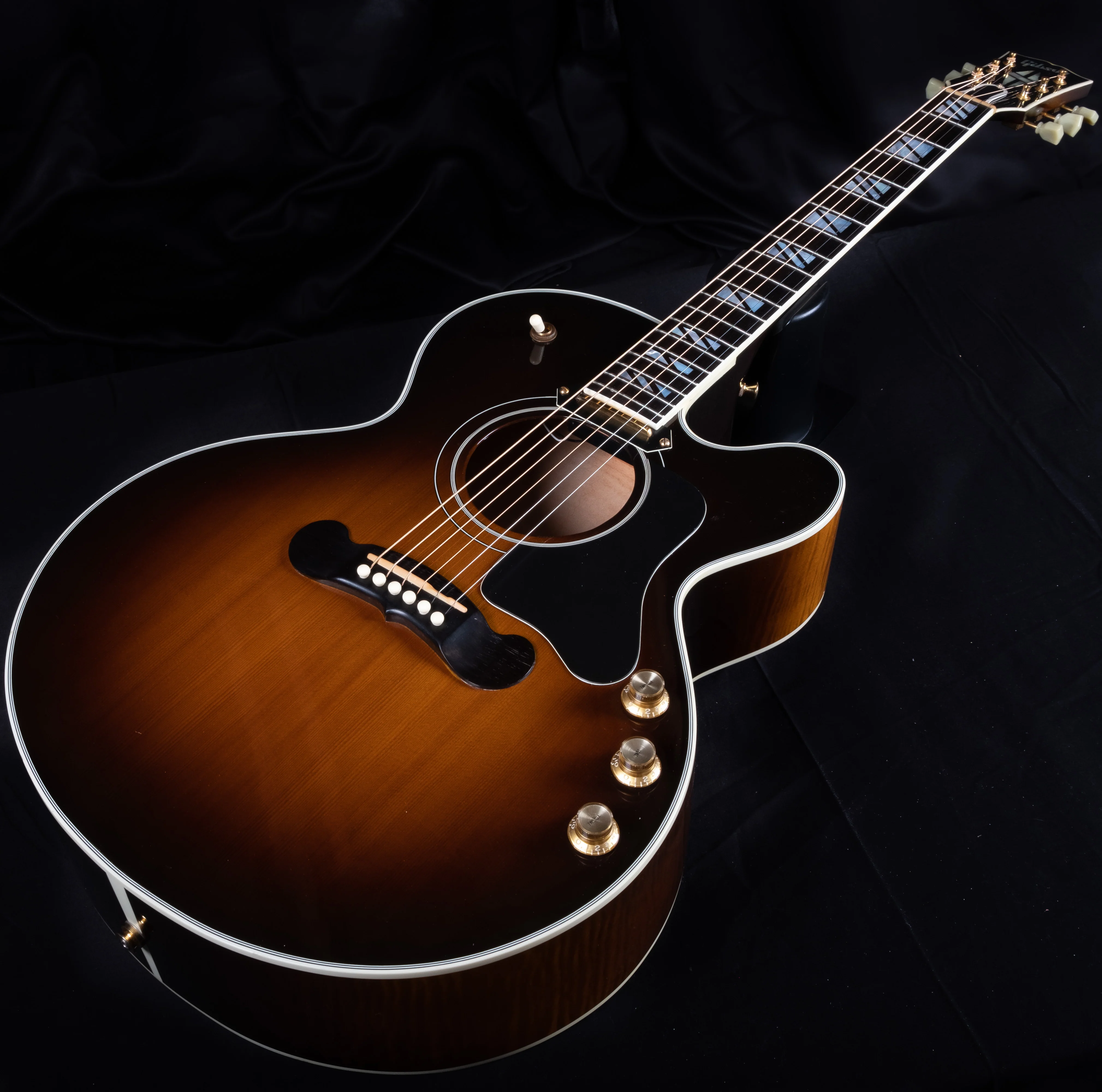 Pre Owned '02 Gibson Montana J-190EC Acoustic Guitar Sunburst with OHSC - Image 3