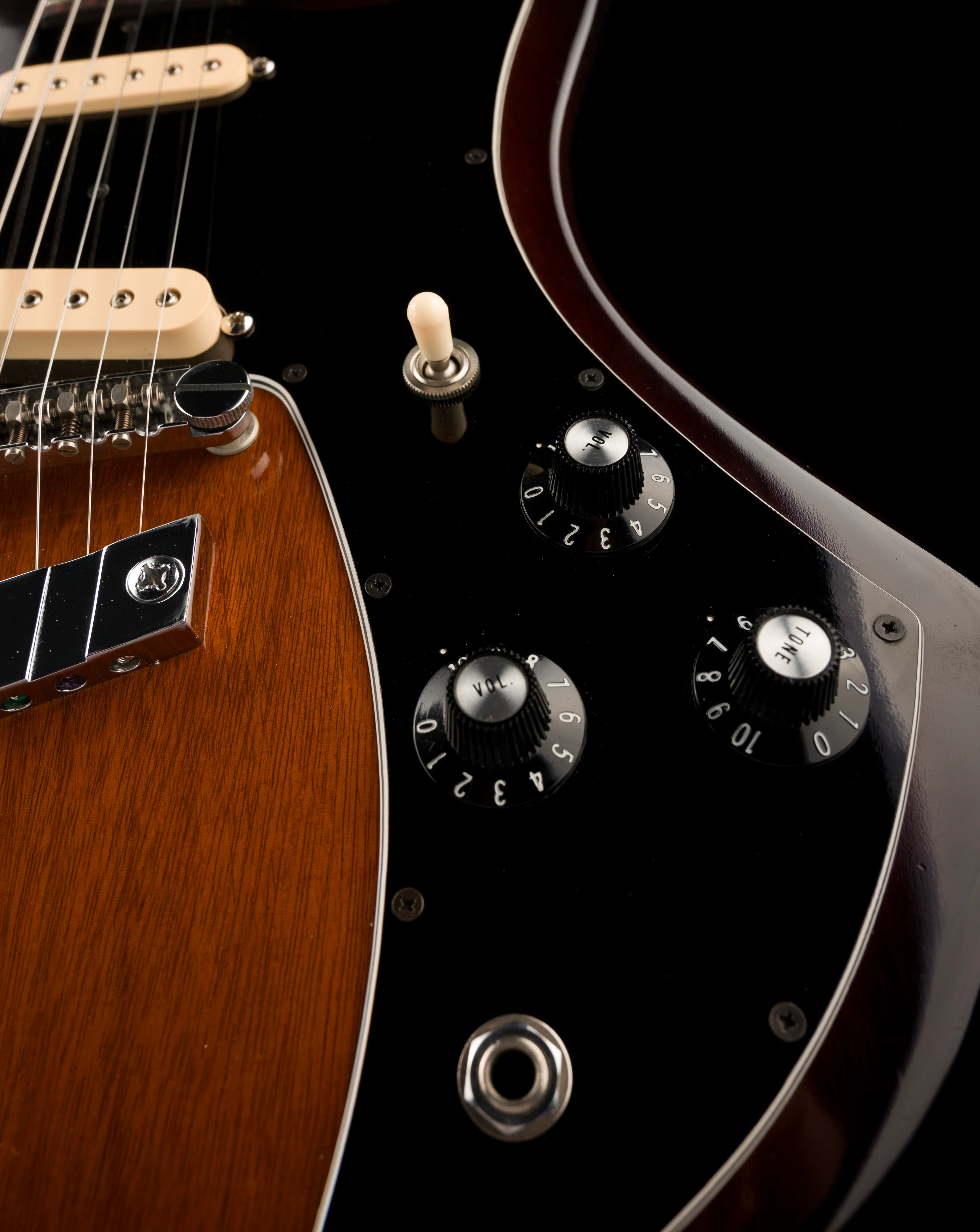 Vintage Guild S60-D Electric Guitar Sunburst With Hard Case - Image 8