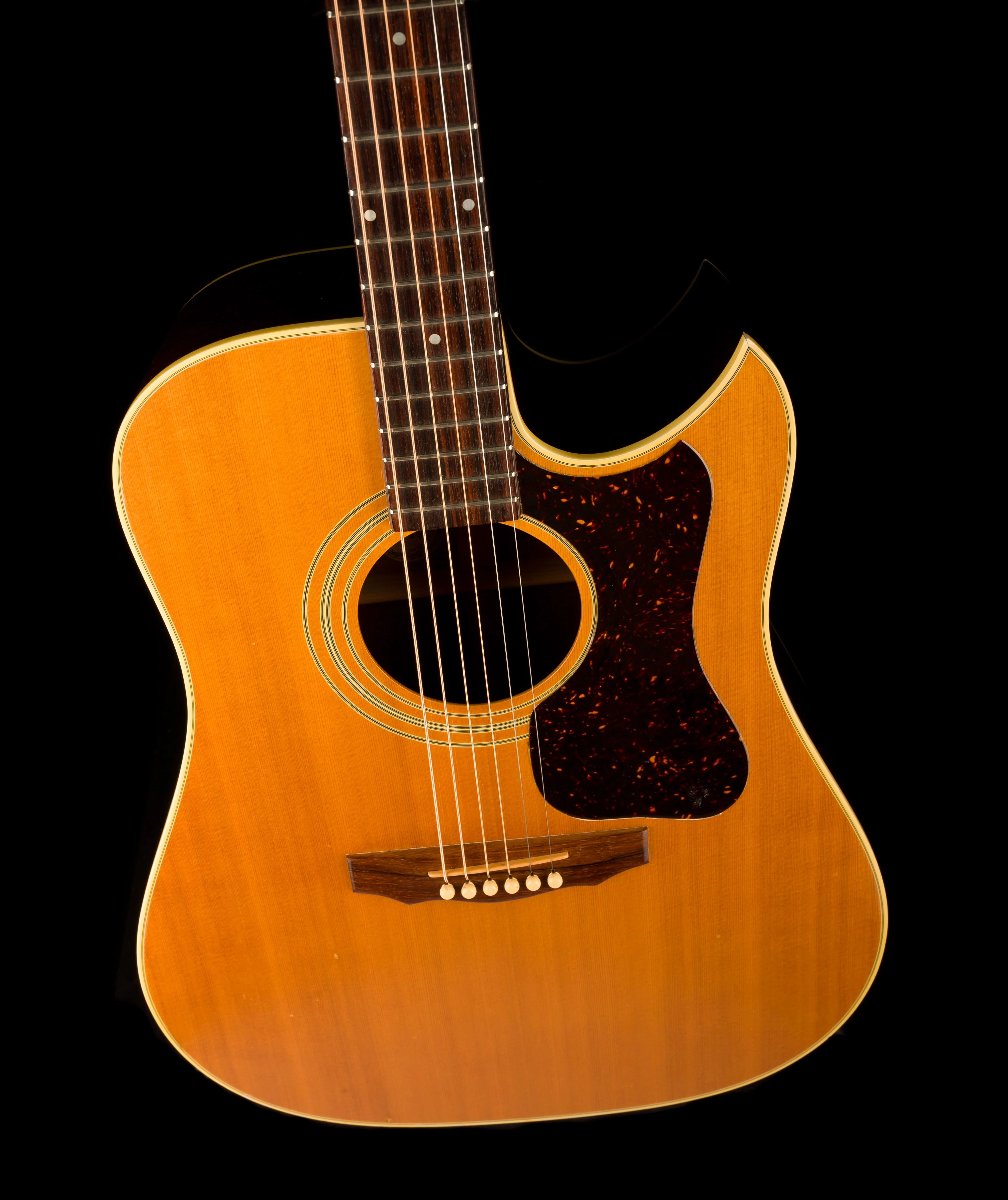 Vintage 1982 Guild D40C Natural Acoustic Guitar With OHSC - Image 4