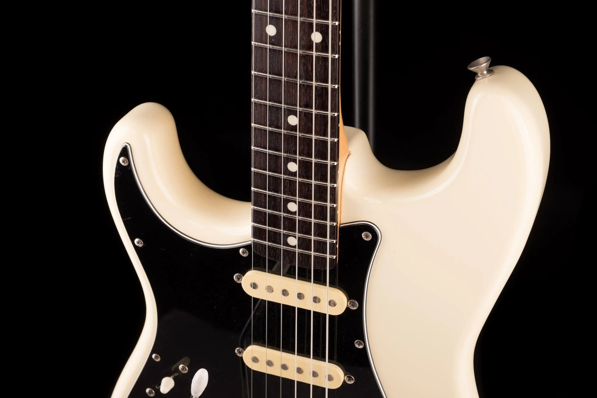 Pre-Owned 1988 Fender Made In Japan Stratocaster Left-Handed Olympic White Electric Guitar With Bag - Image 3