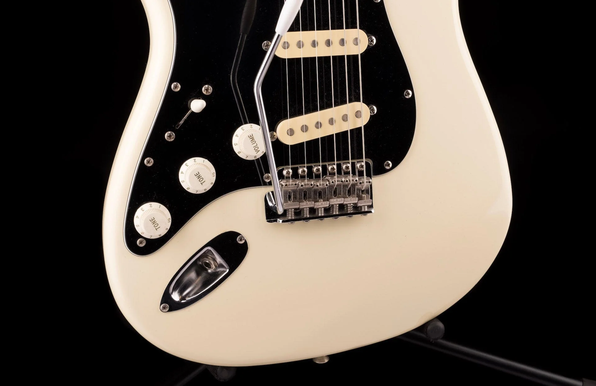 Pre-Owned 1988 Fender Made In Japan Stratocaster Left-Handed Olympic White Electric Guitar With Bag - Image 6