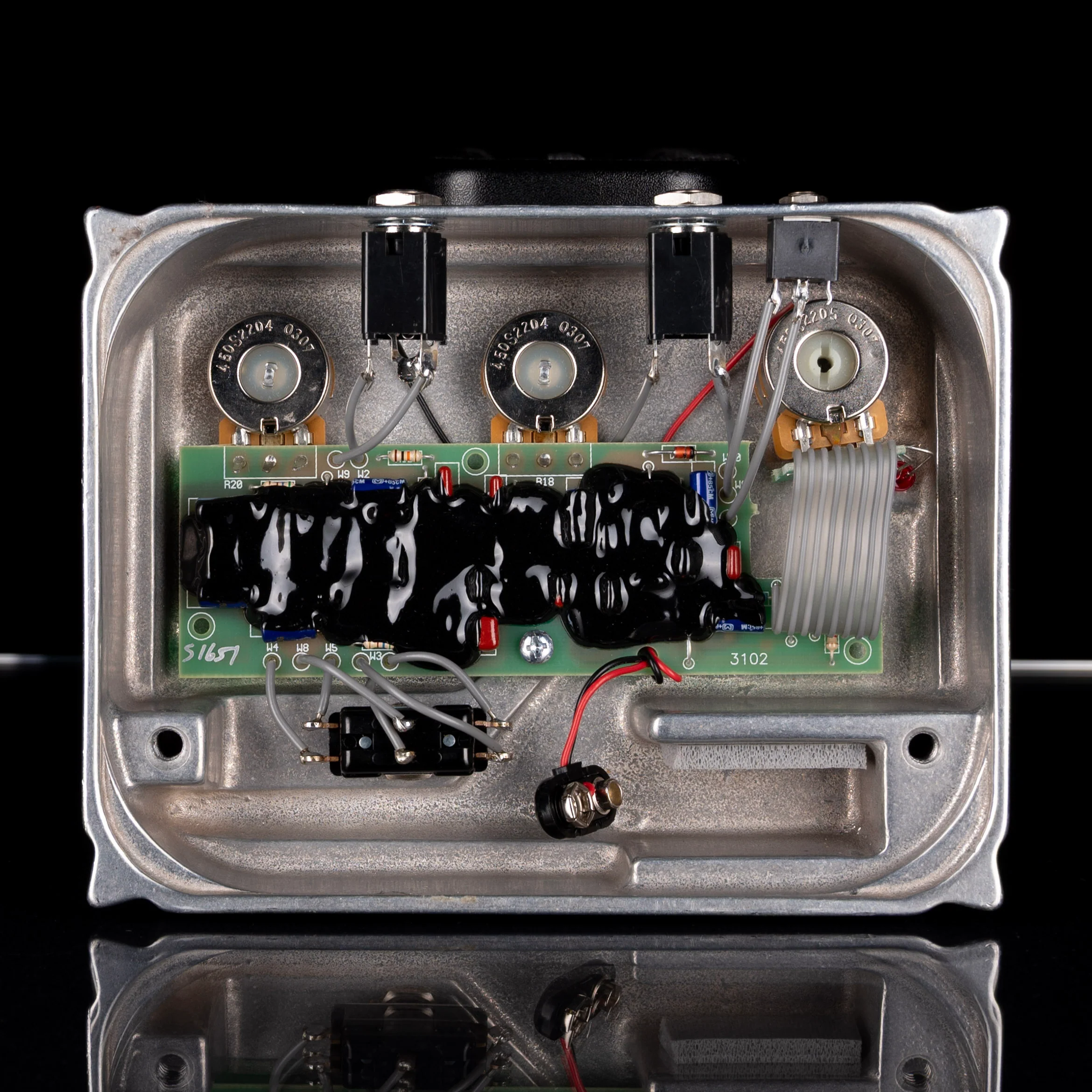 Pre Owned 1995 KLON Centaur Overdrive/Boost Pedal - Silver - VERY EARLY VERSION!! LOW S/N!! - Image 8