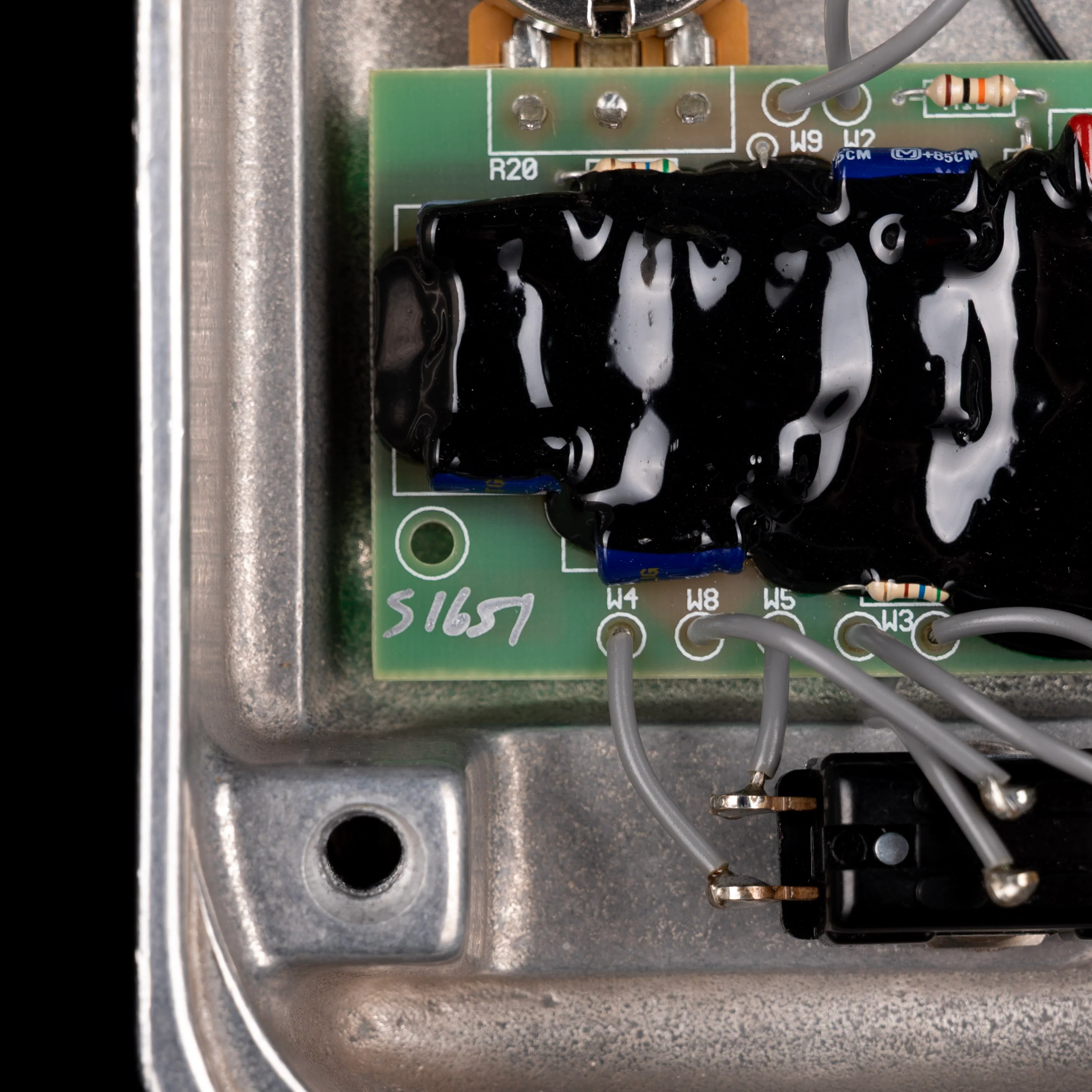 Pre Owned 1995 KLON Centaur Overdrive/Boost Pedal - Silver - VERY EARLY VERSION!! LOW S/N!! - Image 9