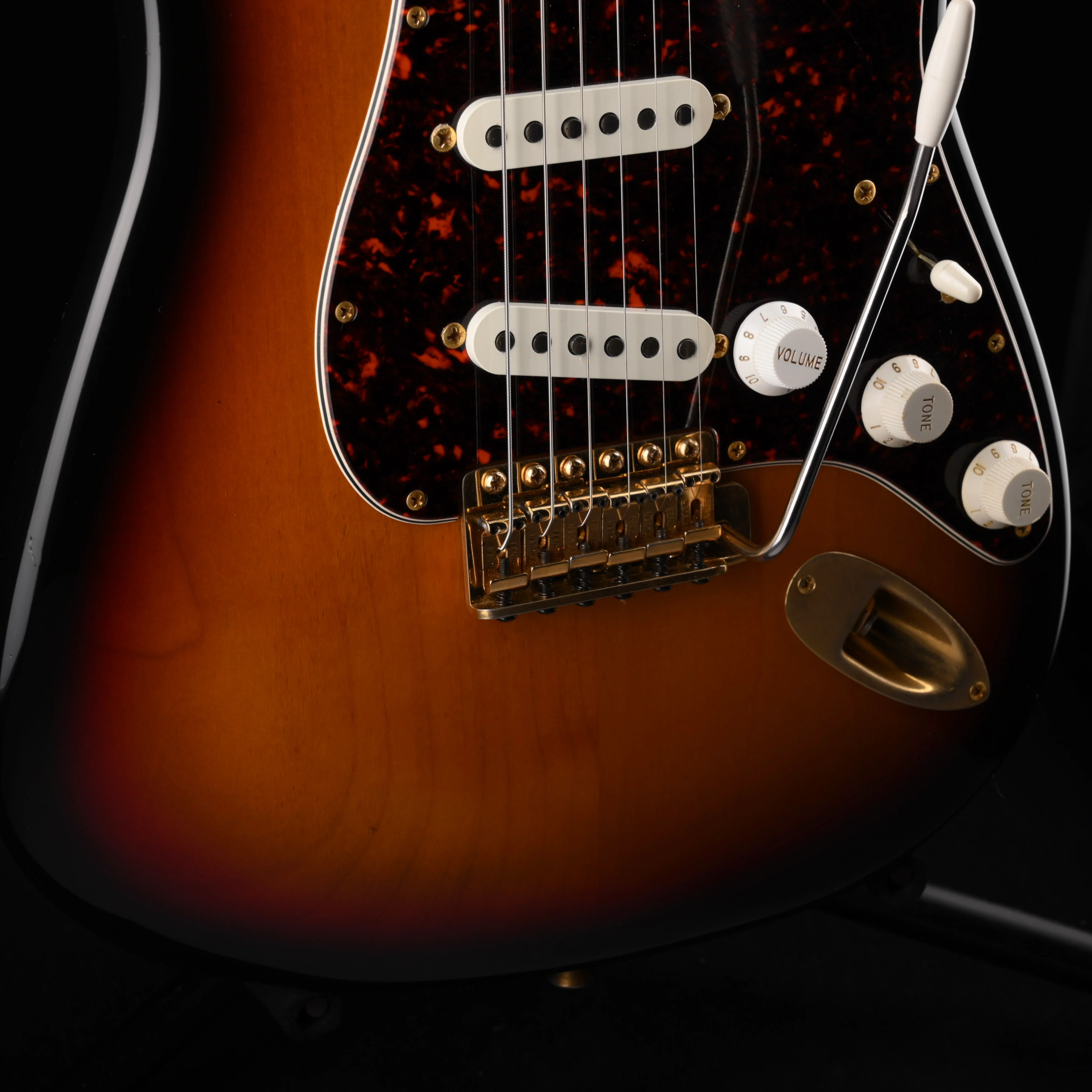 Pre Owned 1997 Fender Stratocaster Collector's Edition 3-Tone Sunburst #1661 of 1997 With OHSC - Image 5