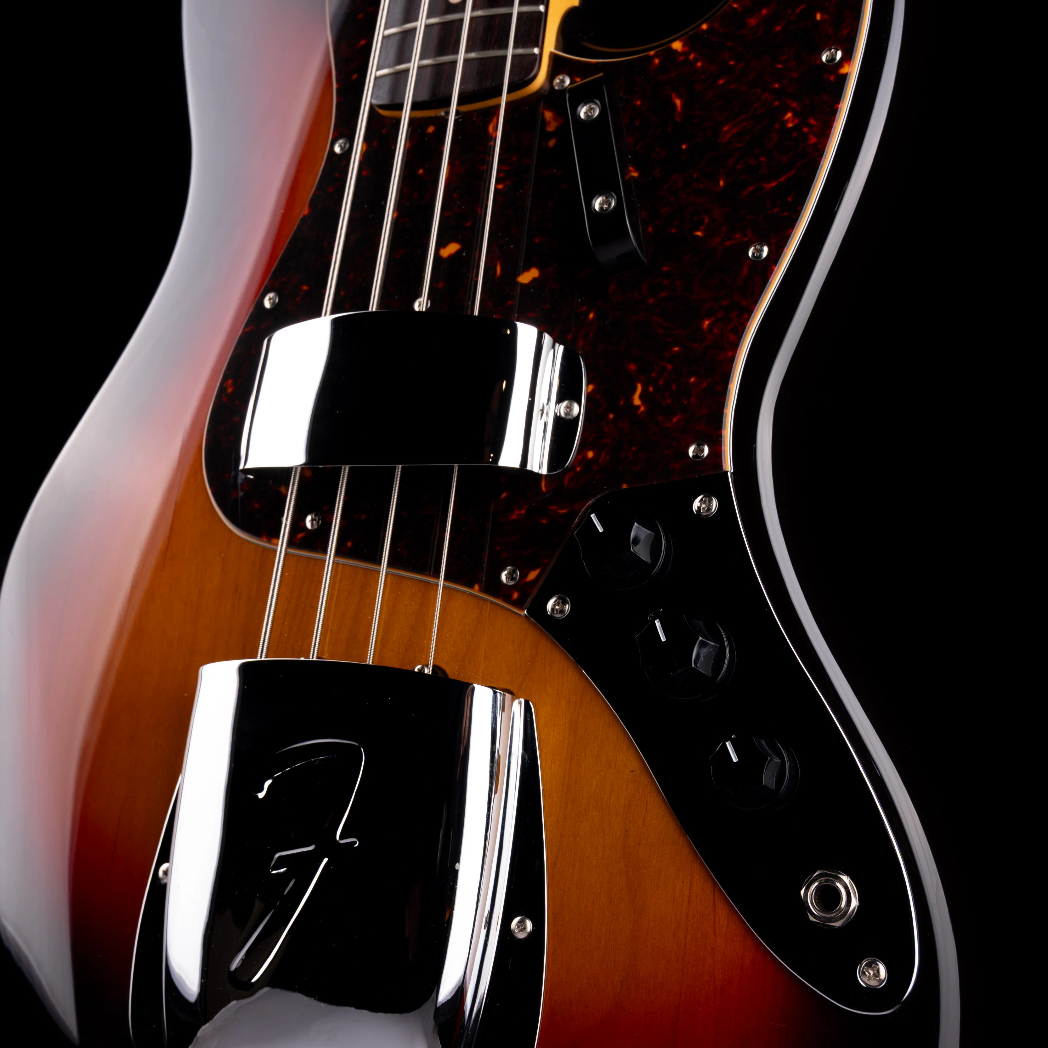 Pre Owned 2004 Fender Made in Japan 1962 Reissue Jazz Bass 3-Tone Sunburst With Case - Image 5