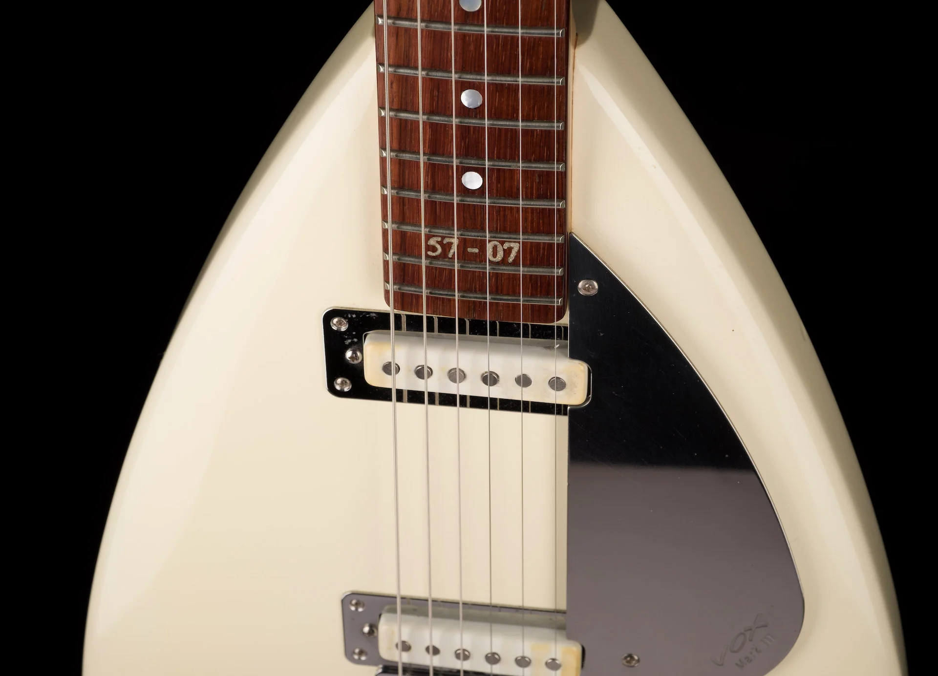 Pre Owned 2007 Vox Custom Shop White Teardrop 57-07 Model - 570768 - Image 3