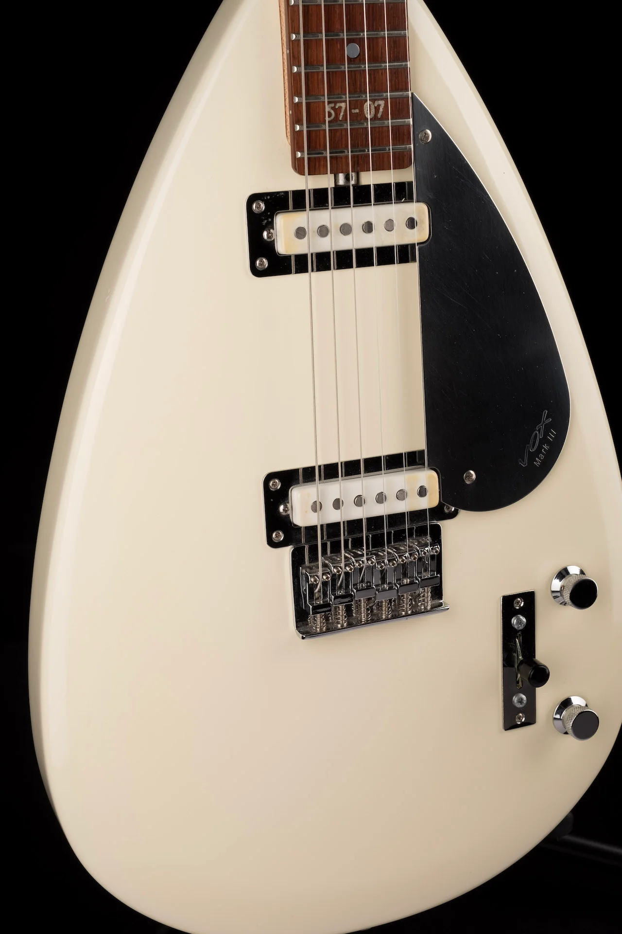 Pre Owned 2007 Vox Custom Shop White Teardrop 57-07 Model - 570768 - Image 9