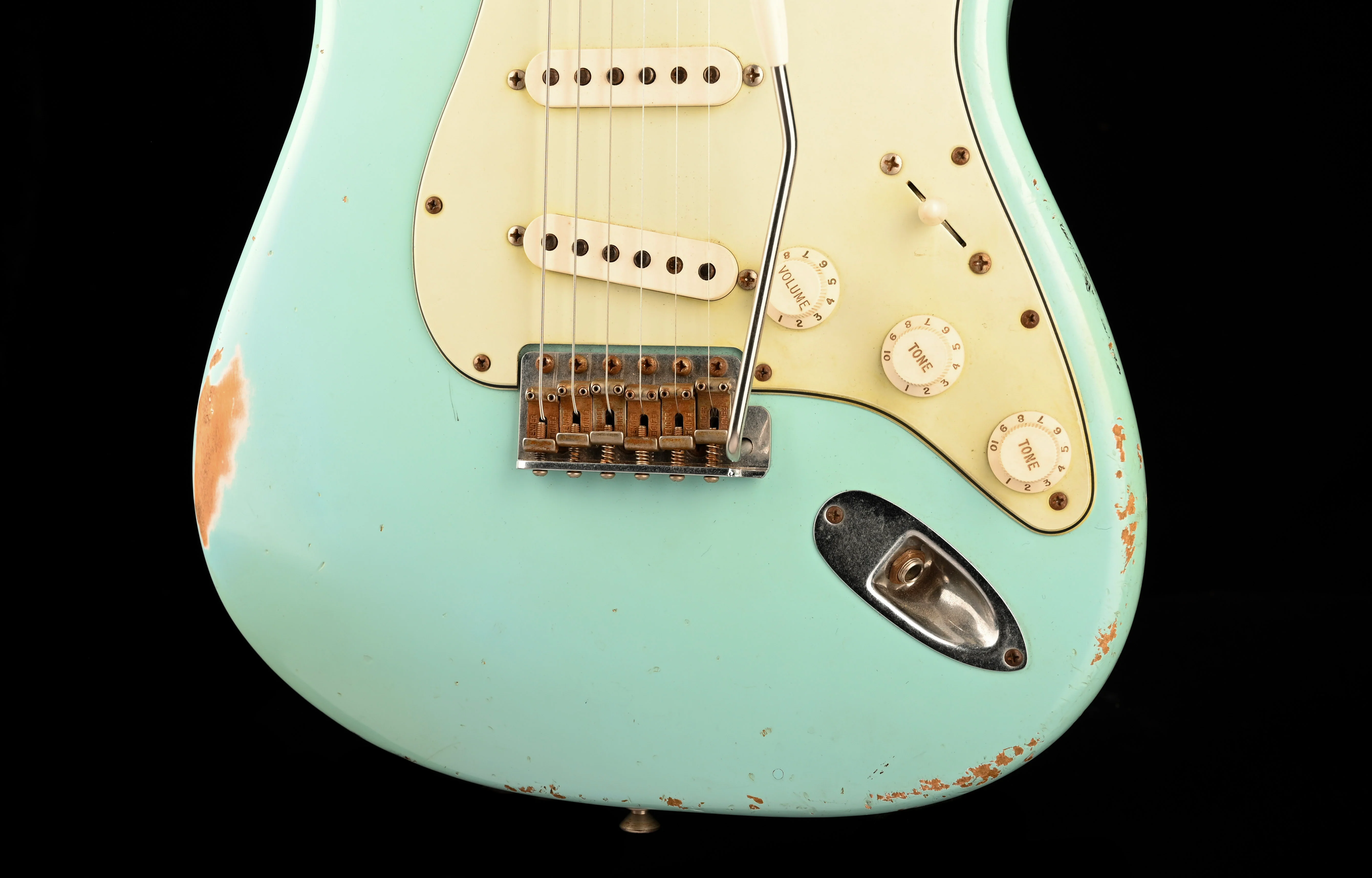 Pre Owned 2008 Fender Custom Shop 1960 Stratocaster Relic Daphne Blue With Case - Image 5