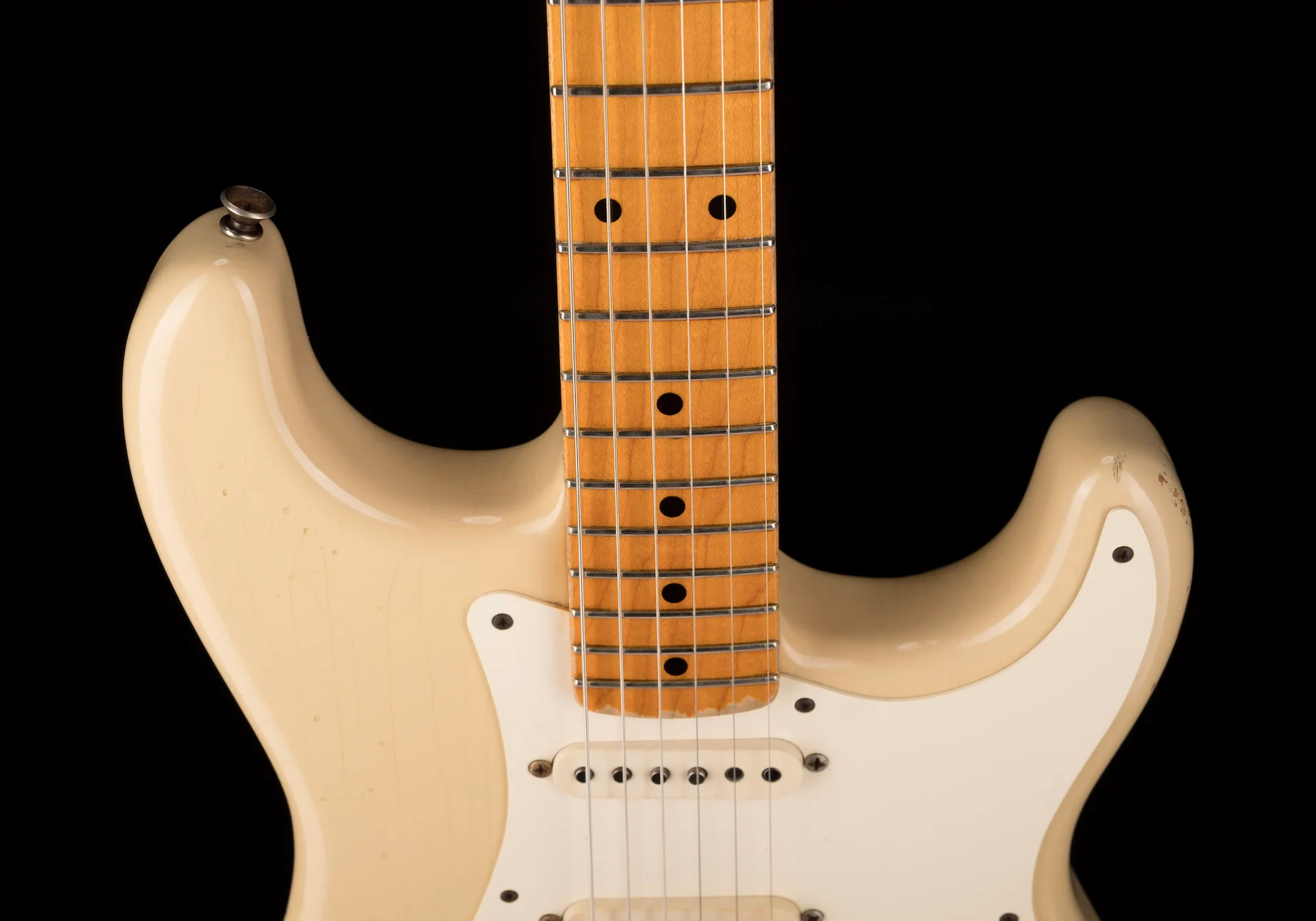Pre Owned 2009 Fender Custom Shop ‘56 Relic Stratocaster Desert Sand Maple Neck With OHSC - Image 3