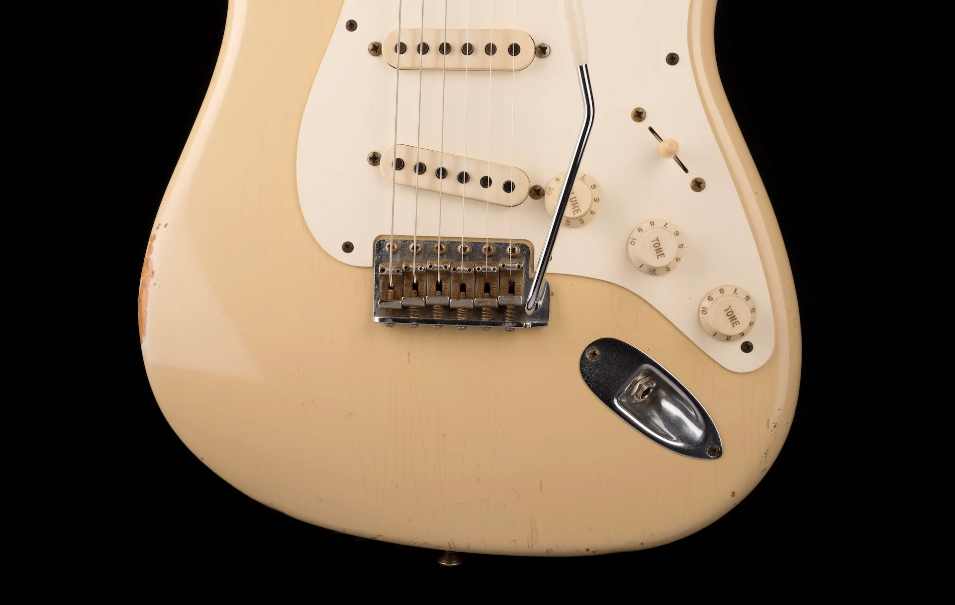 Pre Owned 2009 Fender Custom Shop ‘56 Relic Stratocaster Desert Sand Maple Neck With OHSC - Image 5