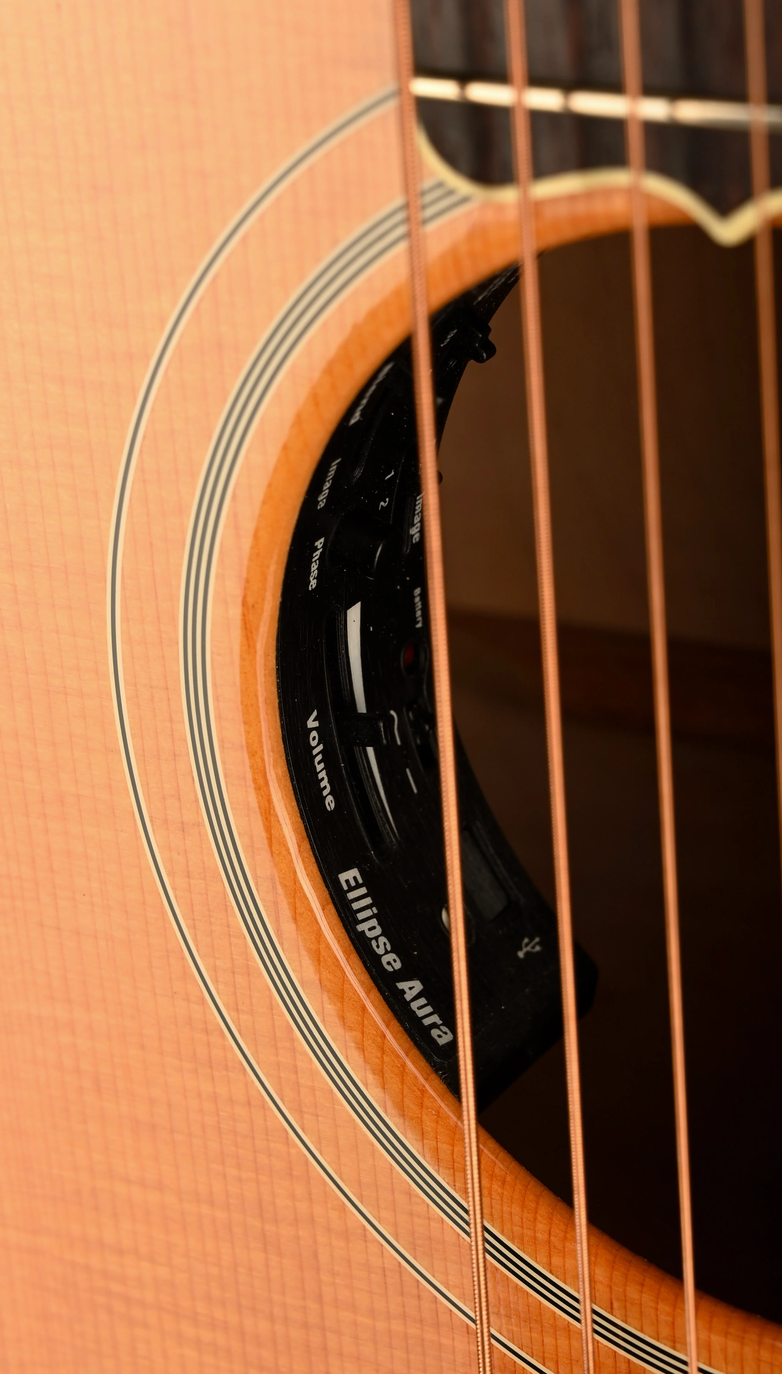 Pre Owned 2014 Gibson SJ-200 Standard Natural Acoustic Guitar With Fishman Pickup With OHSC - Image 10