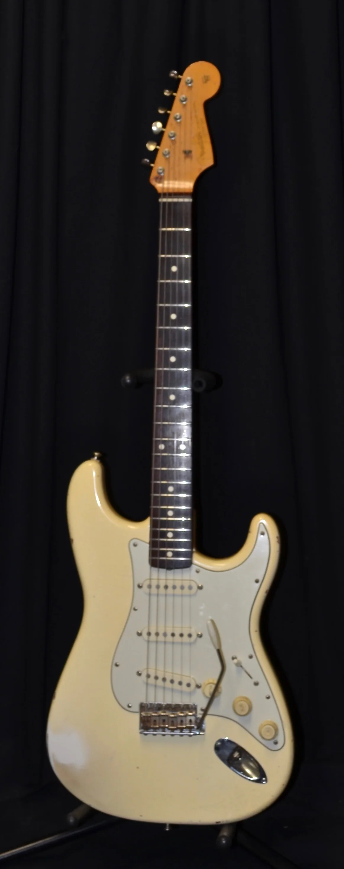 Pre Owned '98 Fender Custom Shop Vince Cunetto Era Relic Stratocaster Olympic White - Image 2