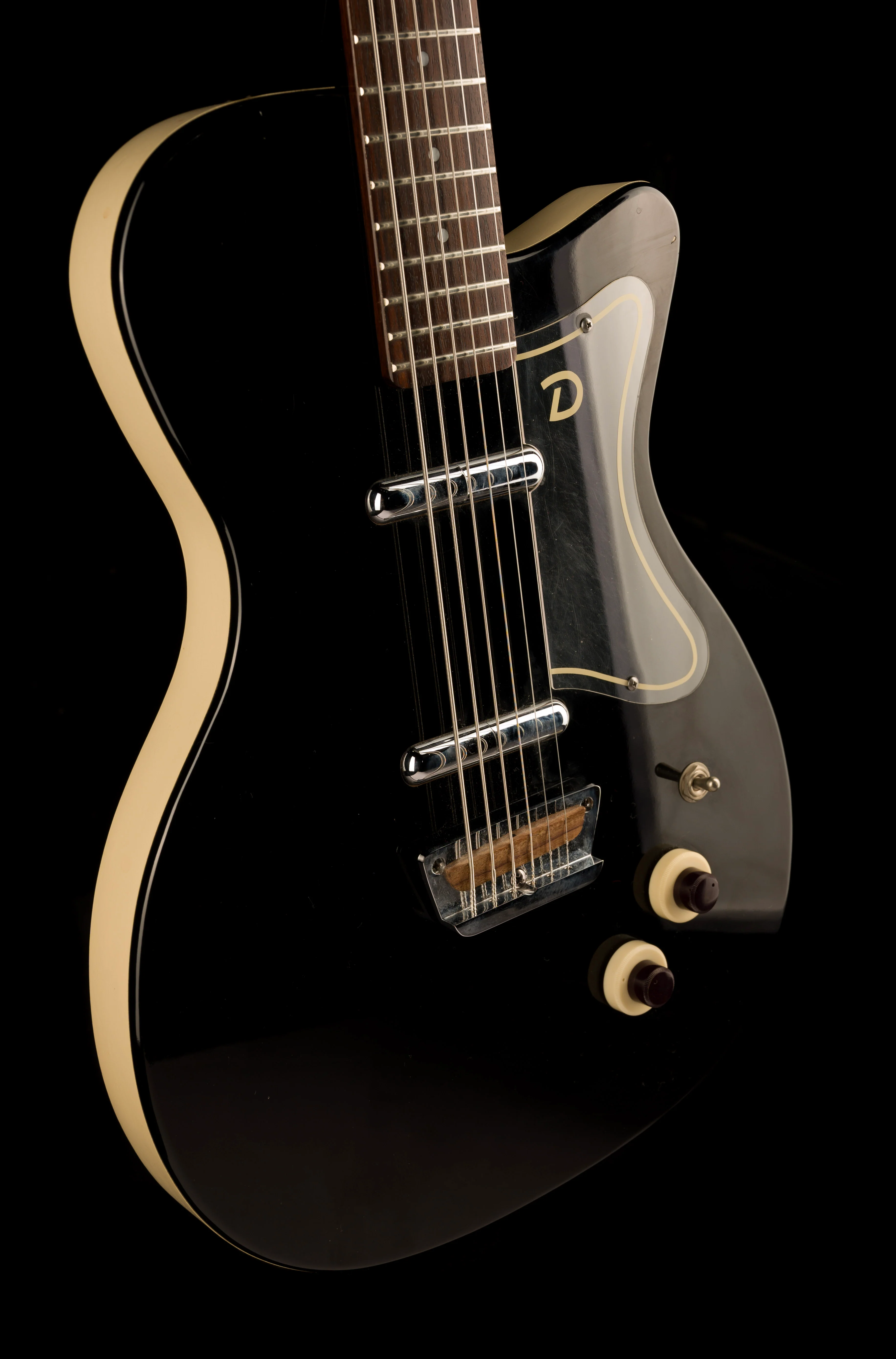 Pre Owned Danelectro U-2 ‘56 Baritone Guitar Black With Gig Bag - Image 10