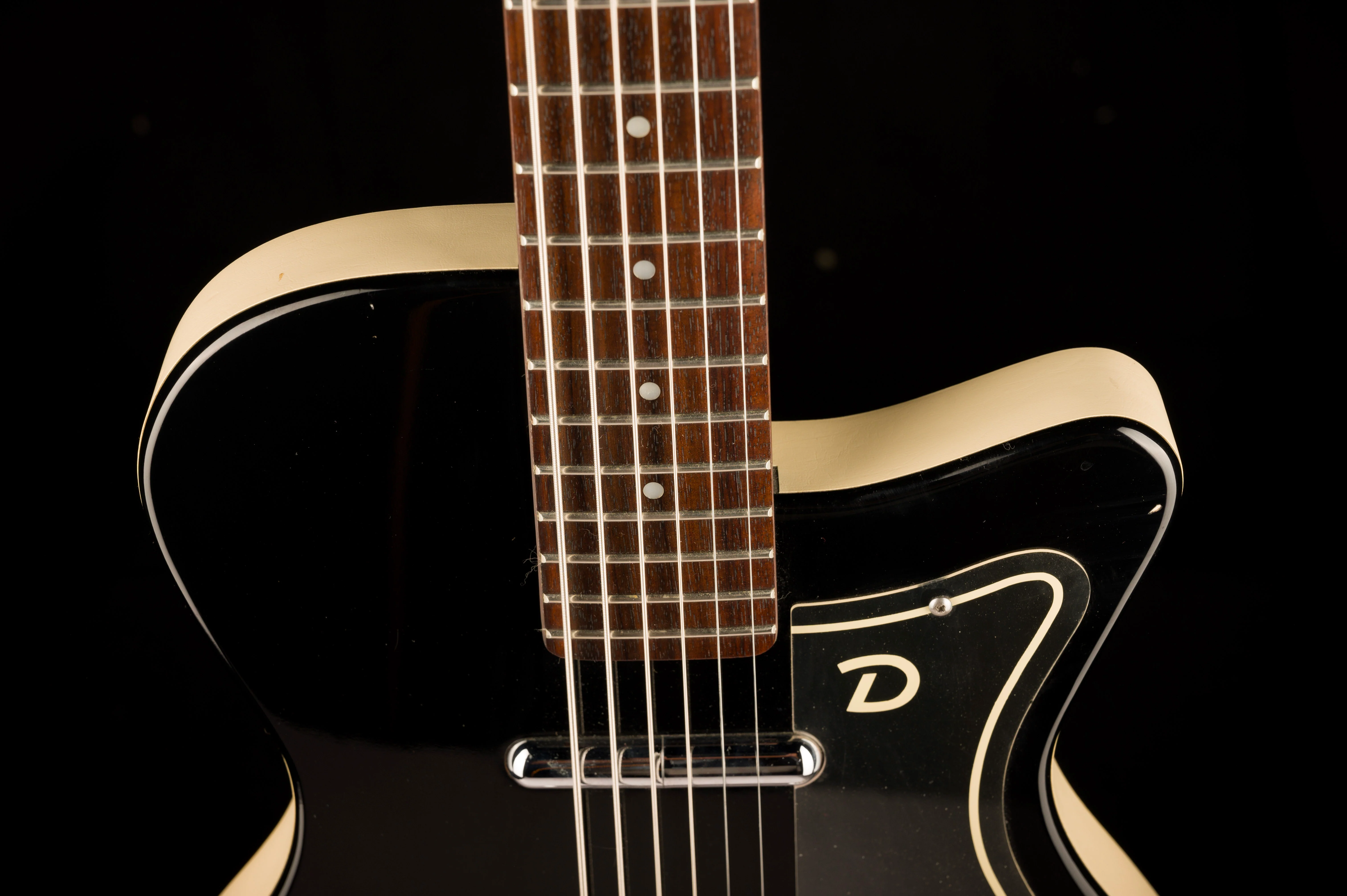 Pre Owned Danelectro U-2 ‘56 Baritone Guitar Black With Gig Bag - Image 3