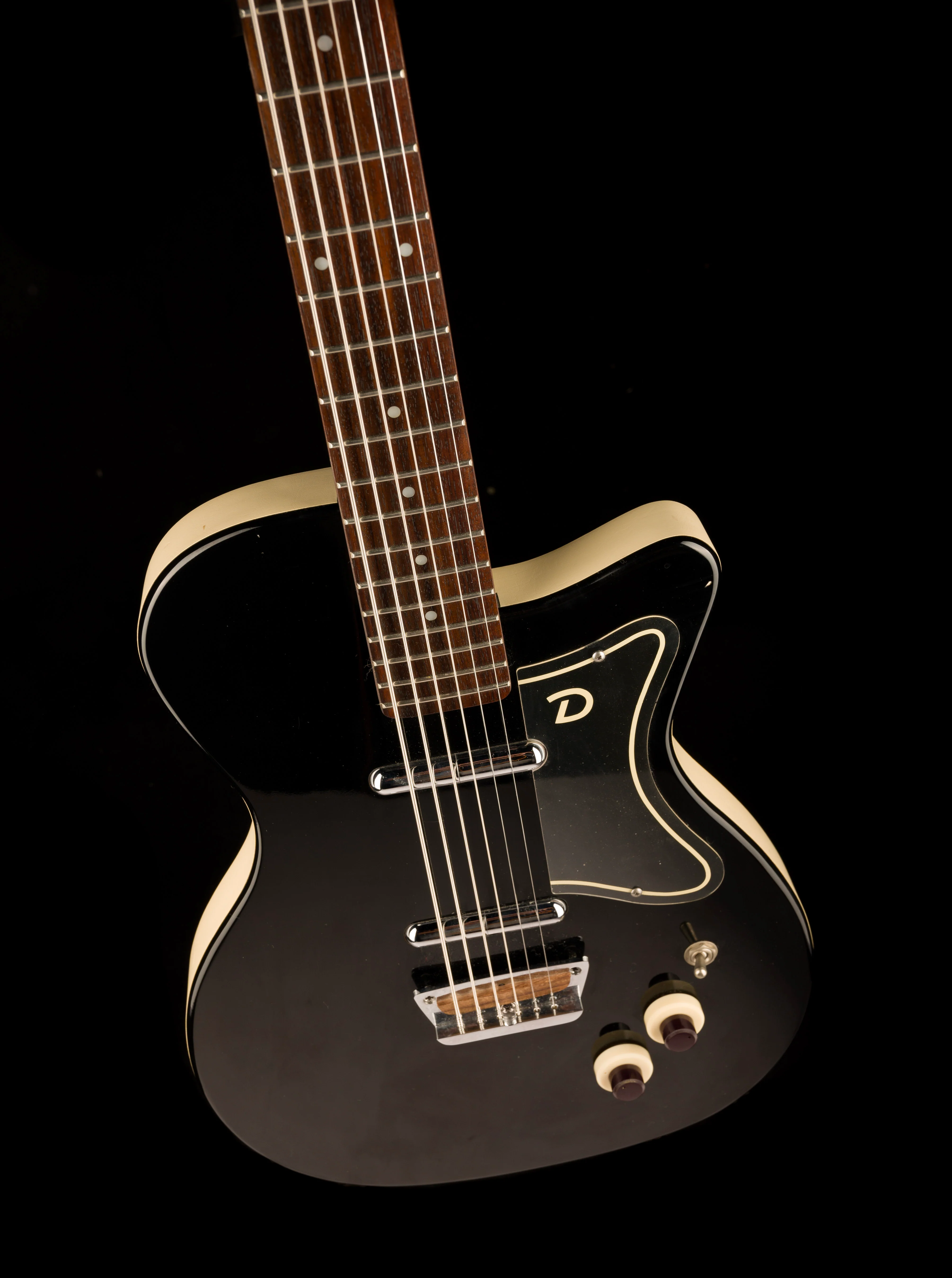 Pre Owned Danelectro U-2 ‘56 Baritone Guitar Black With Gig Bag - Image 4