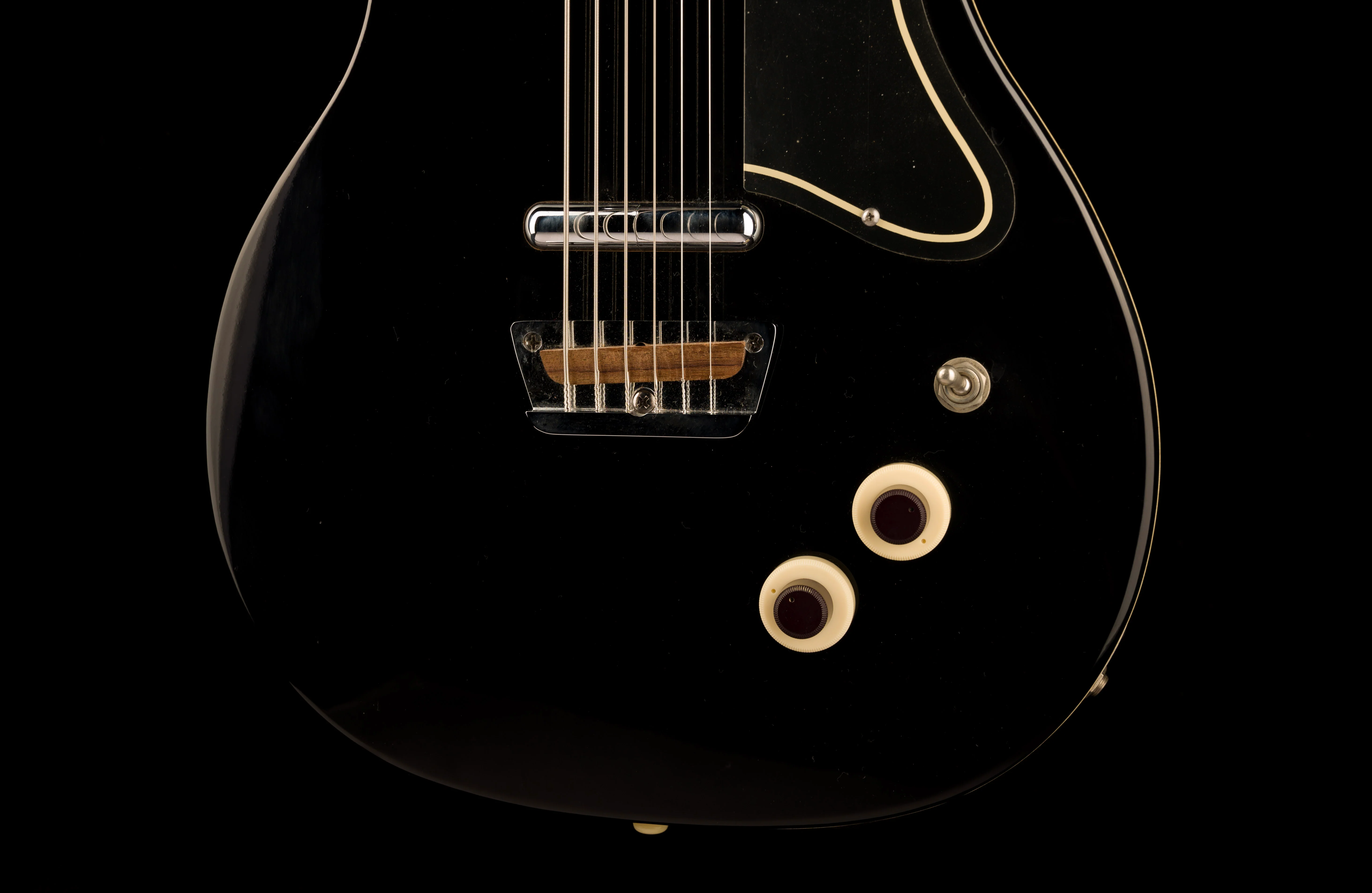 Pre Owned Danelectro U-2 ‘56 Baritone Guitar Black With Gig Bag - Image 5