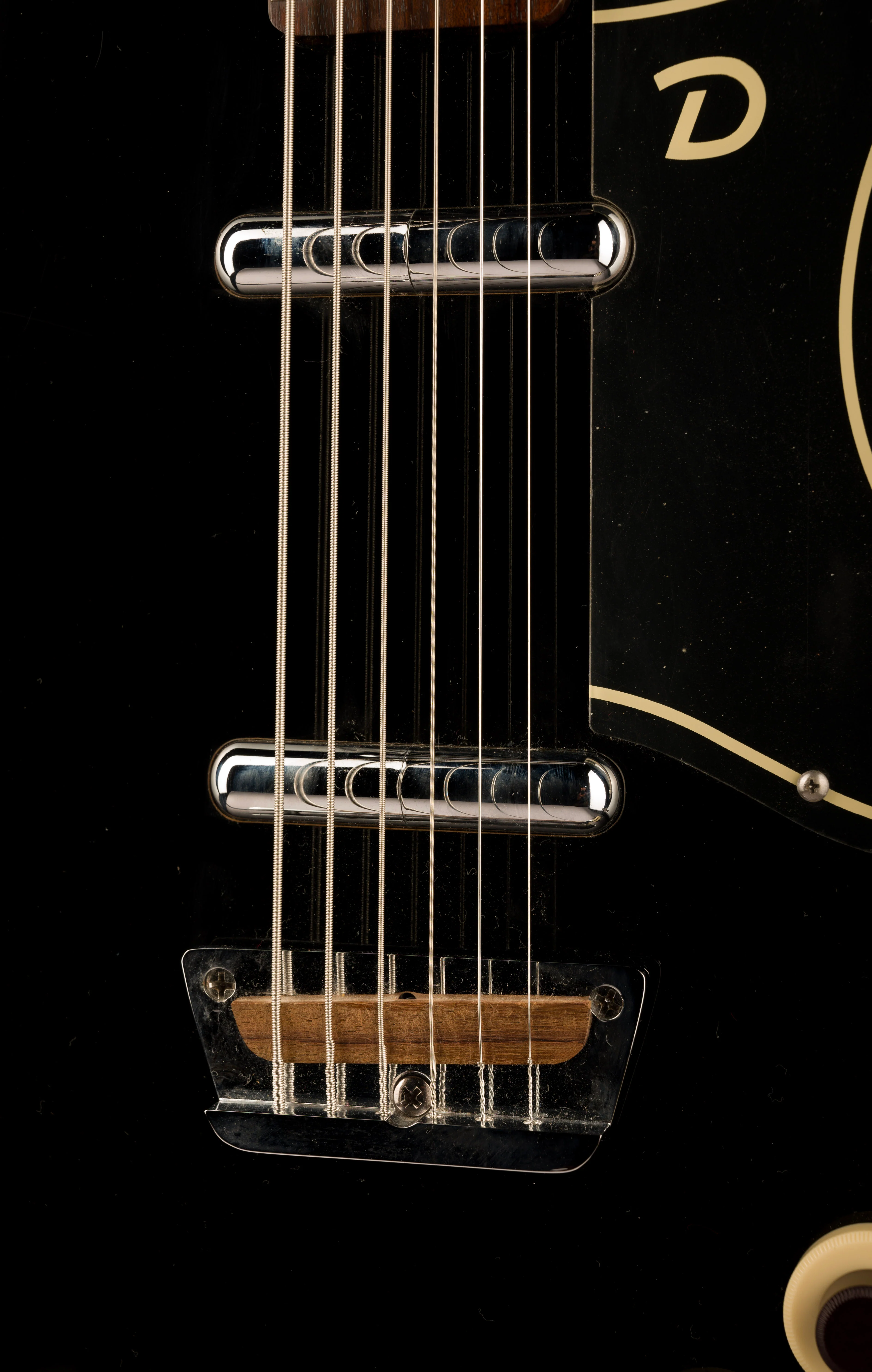 Pre Owned Danelectro U-2 ‘56 Baritone Guitar Black With Gig Bag - Image 7