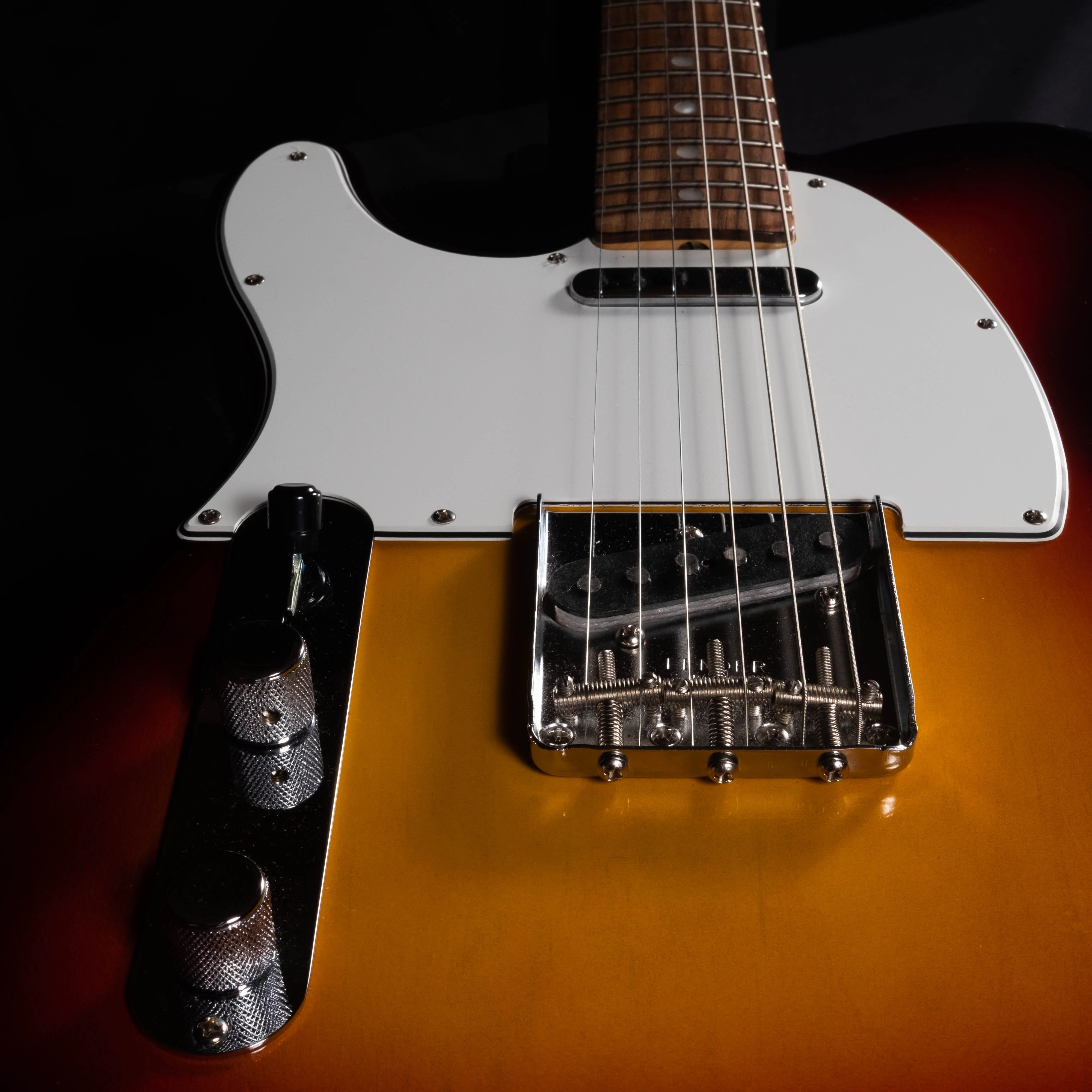 Pre-Owned Fender American Vintage '64 Left-Handed Telecaster - Sunburst With OHSC - Image 4
