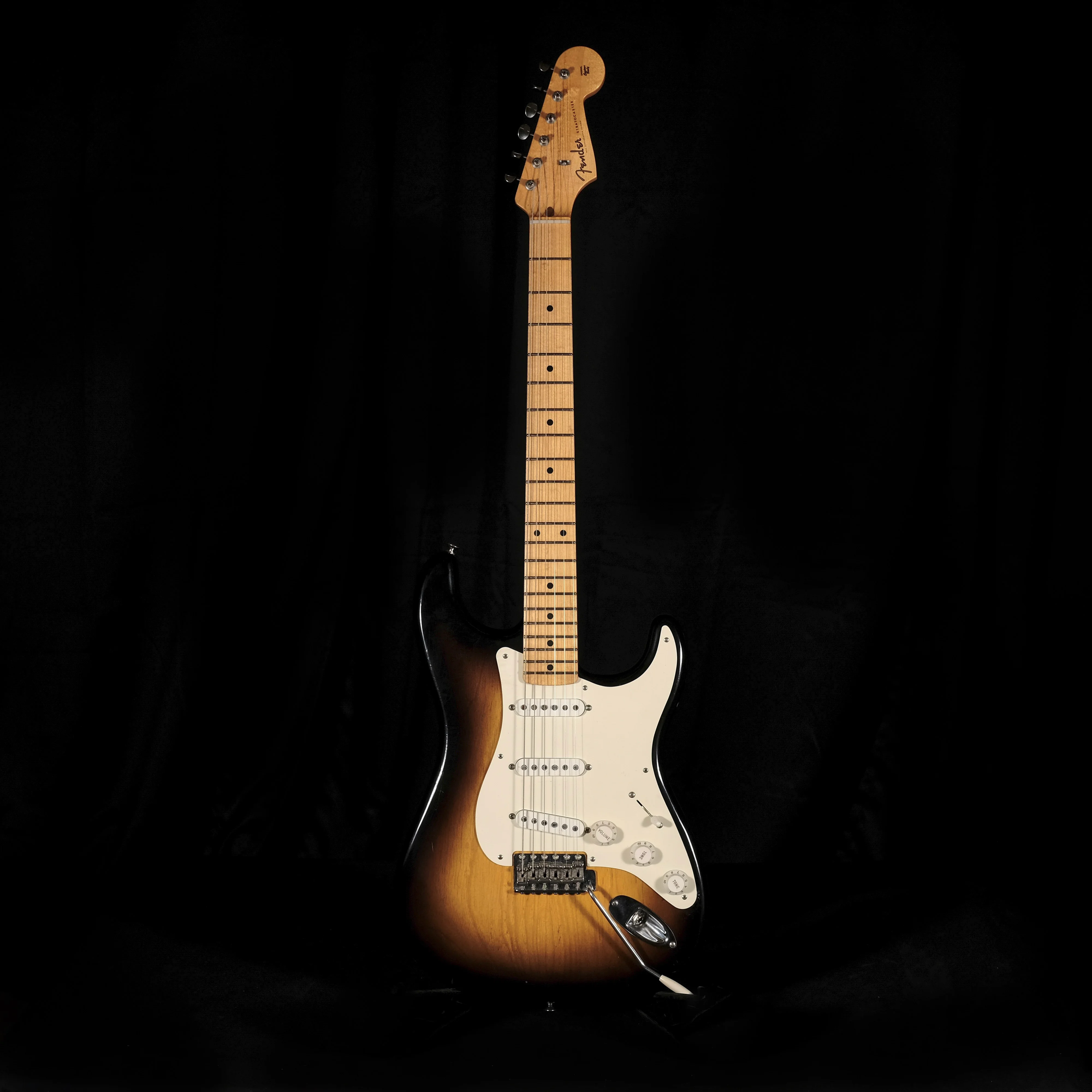 Pre Owned '13 Fender Custom Shop '55 Closet Classic Stratocaster 2 Tone Sunburst C of A OHSC - Image 2