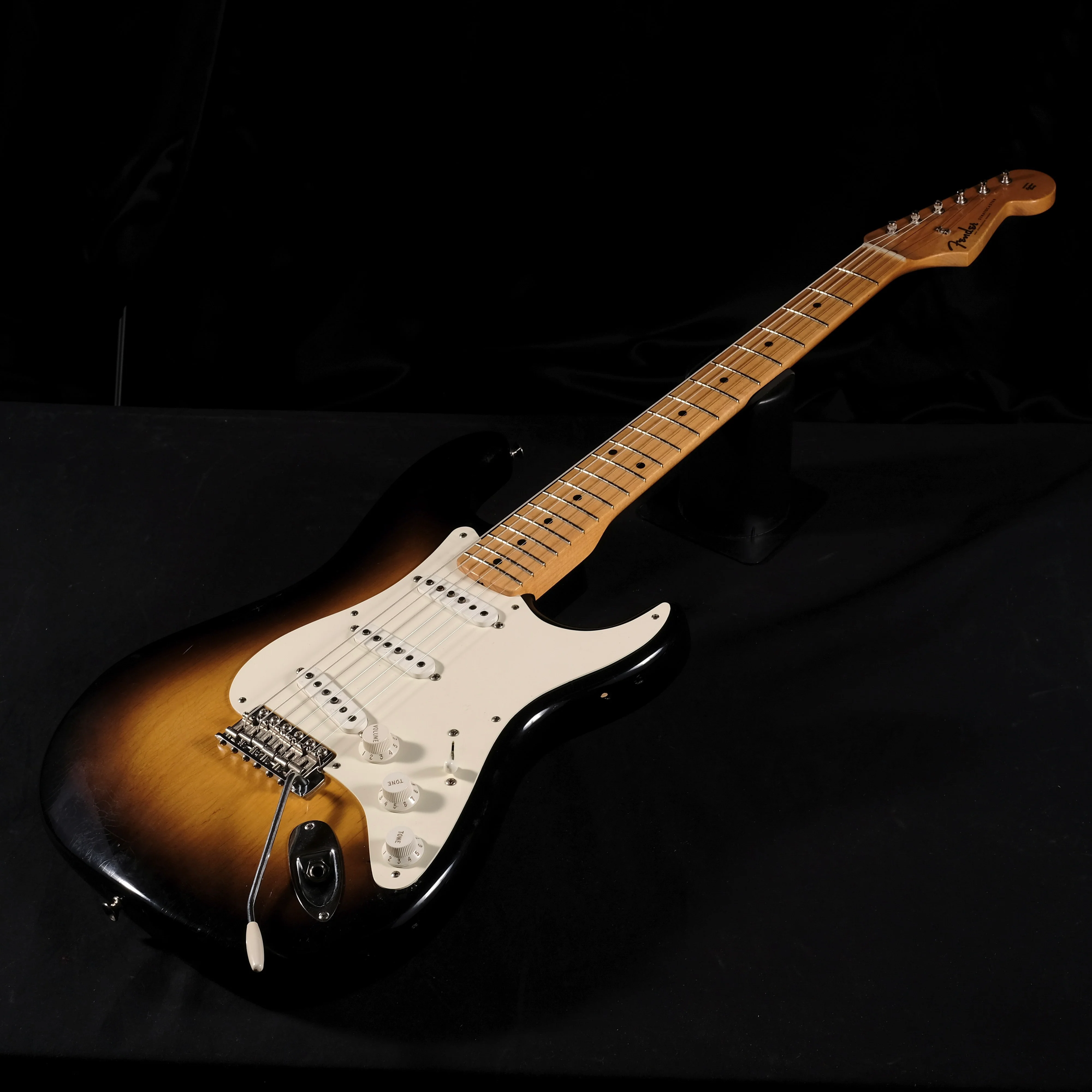 Pre Owned '13 Fender Custom Shop '55 Closet Classic Stratocaster 2 Tone Sunburst C of A OHSC - Image 3