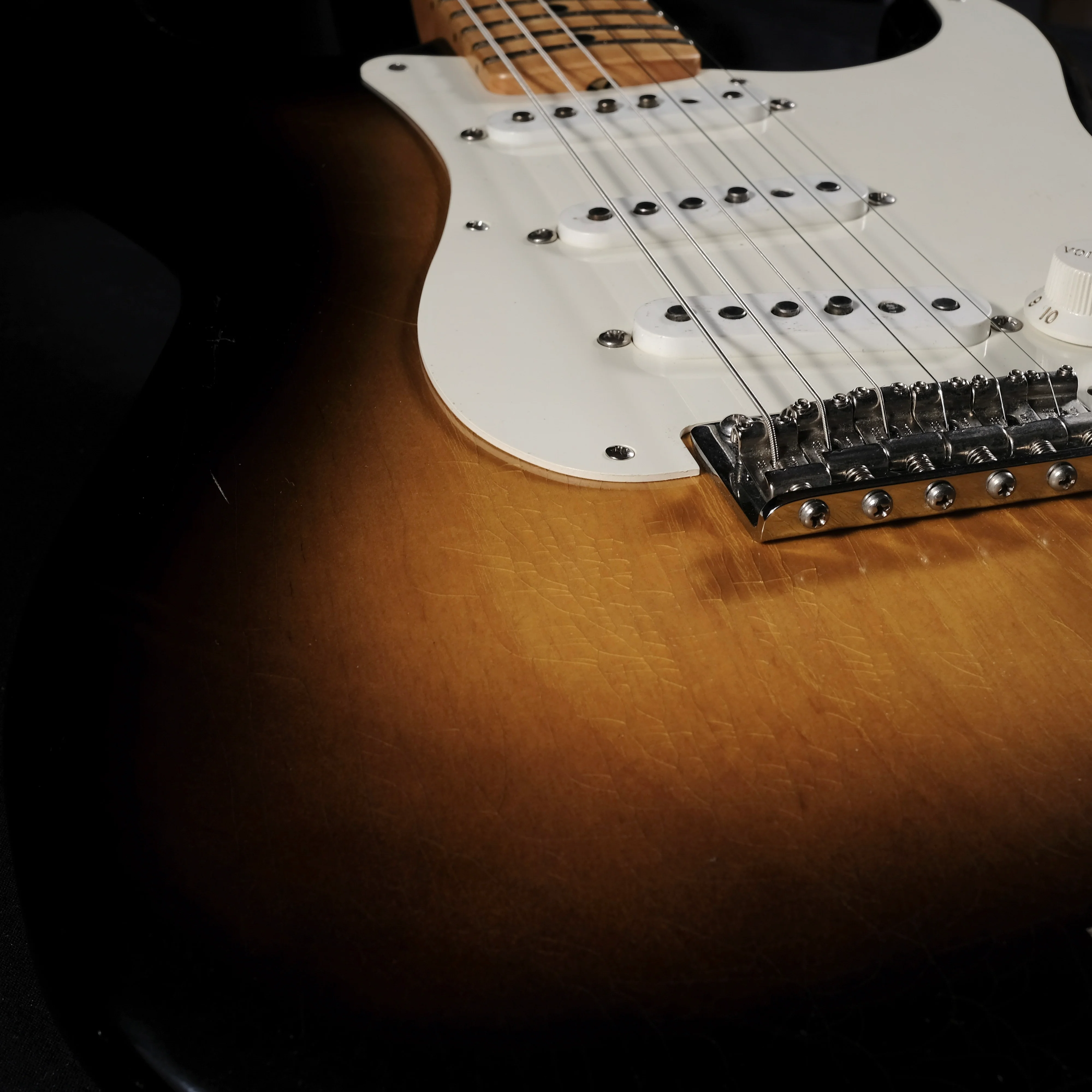 Pre Owned '13 Fender Custom Shop '55 Closet Classic Stratocaster 2 Tone Sunburst C of A OHSC - Image 5