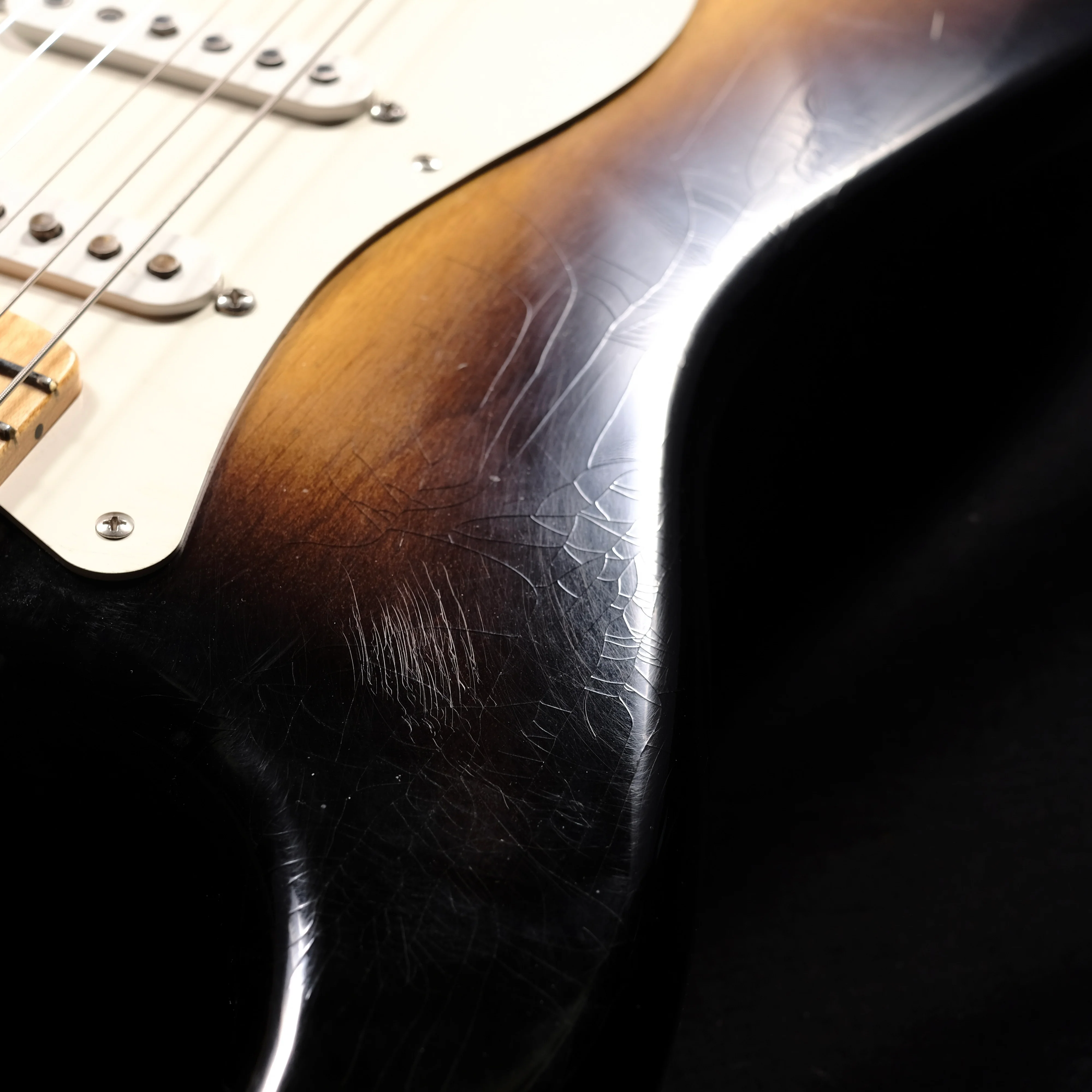Pre Owned '13 Fender Custom Shop '55 Closet Classic Stratocaster 2 Tone Sunburst C of A OHSC - Image 9