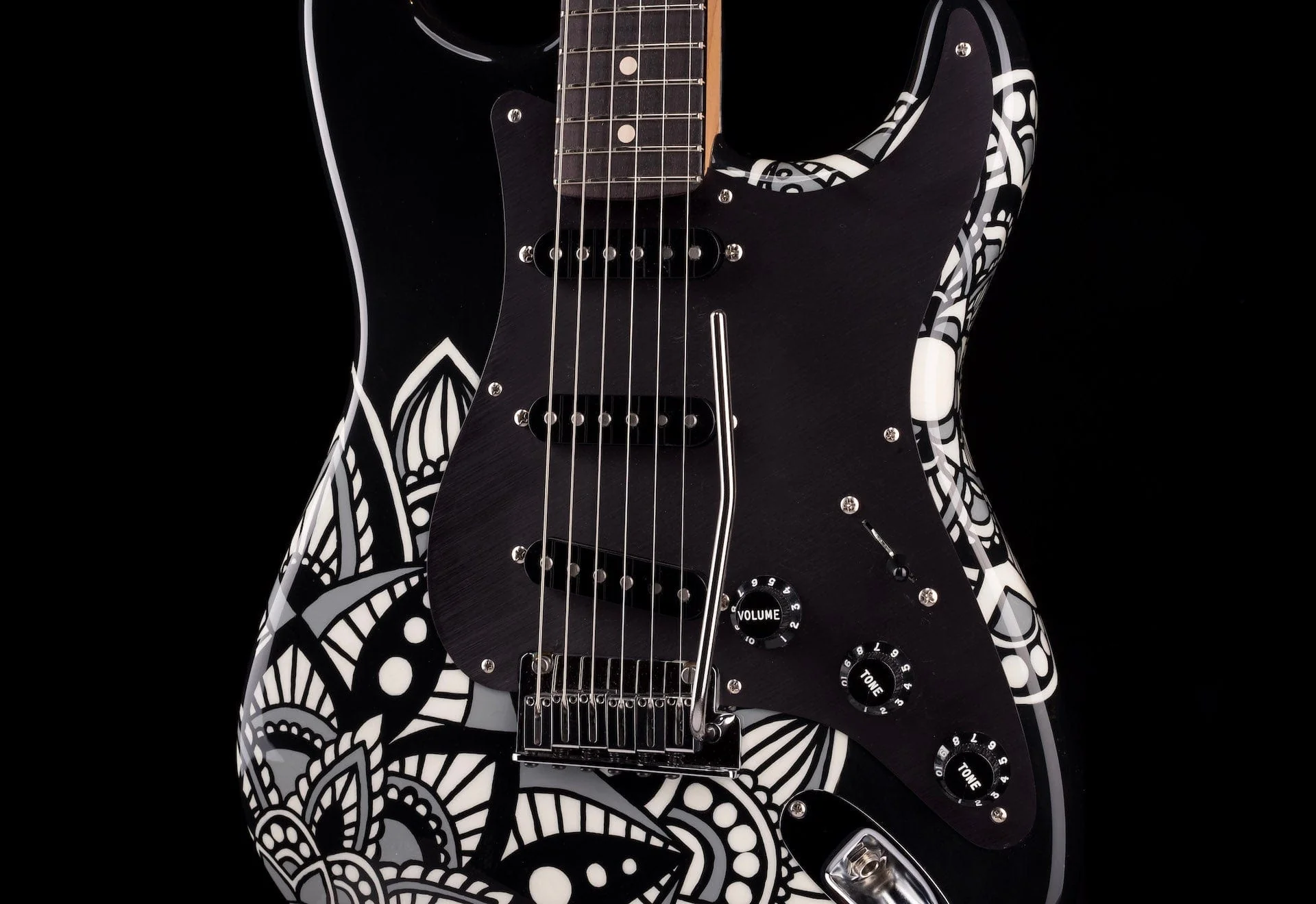 Pre-Owned Fender Artist Series Custom Shop Masterbuilt Greg Fessler Madison Roy Nightshade Strat Electric Guitar - Image 6