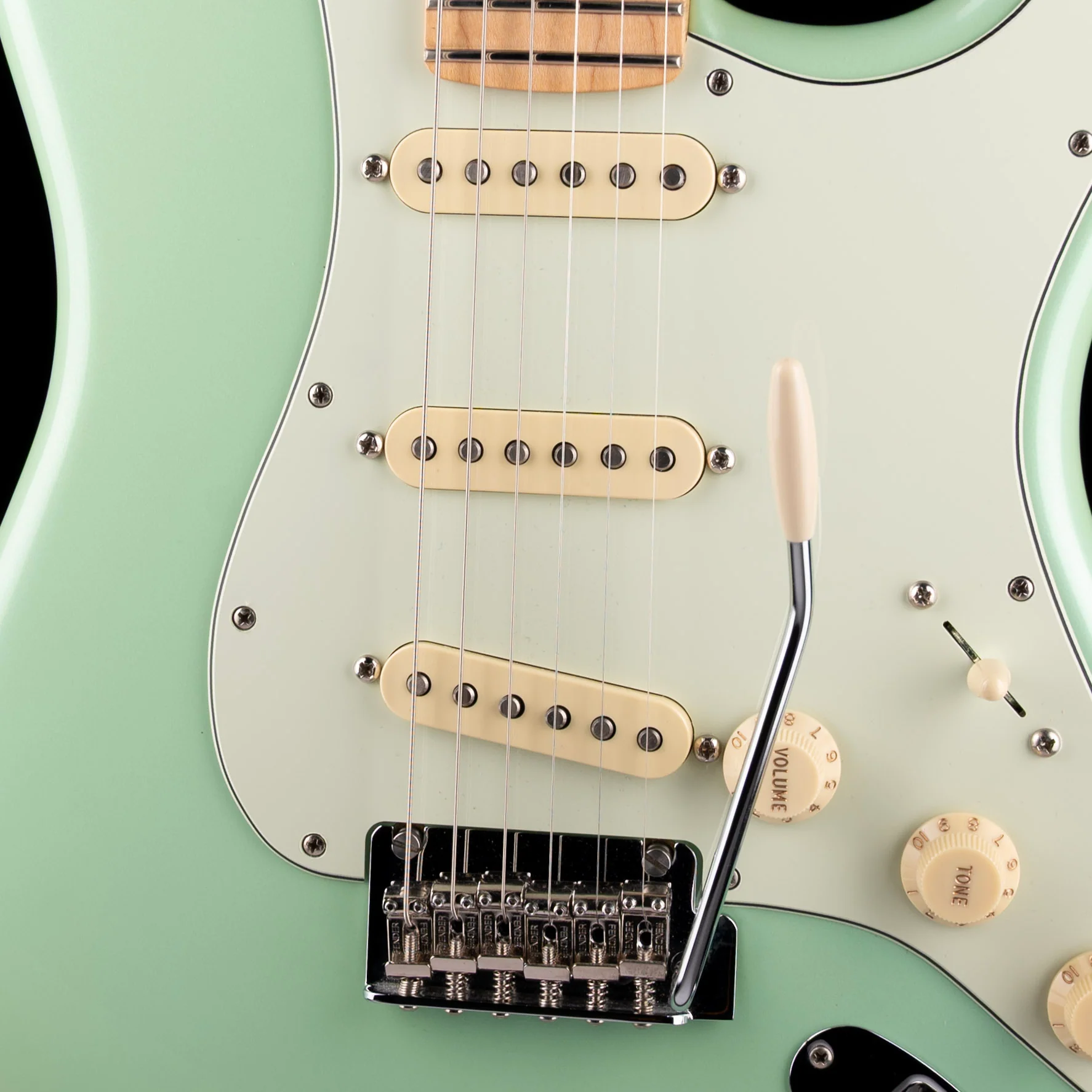 Pre Owned Fender Limited Edition Player Stratocaster Sea Foam Pearl - Image 4
