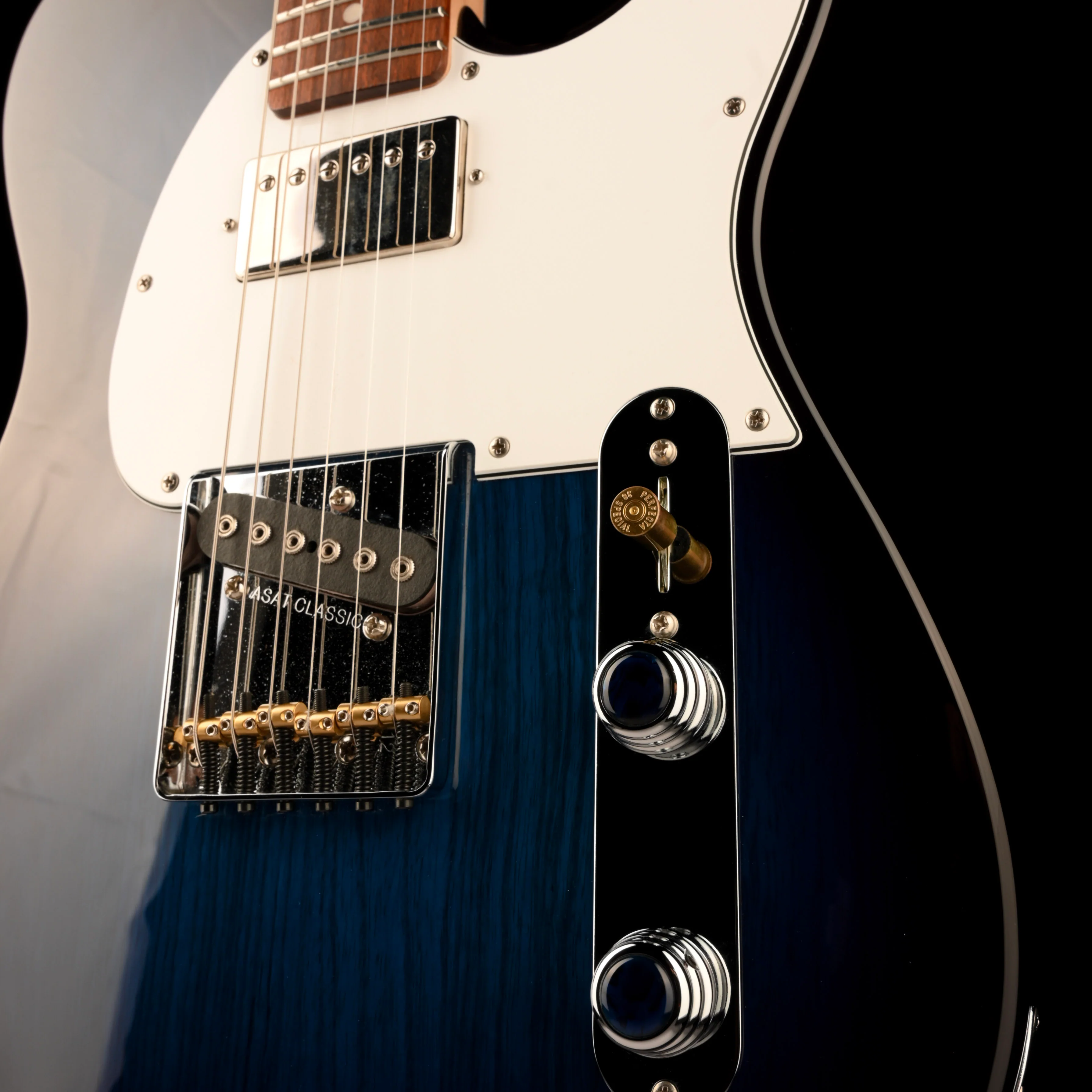 Pre Owned G&L ASAT Deluxe Classic Bluesboy Blueburst With OHSC - Image 5