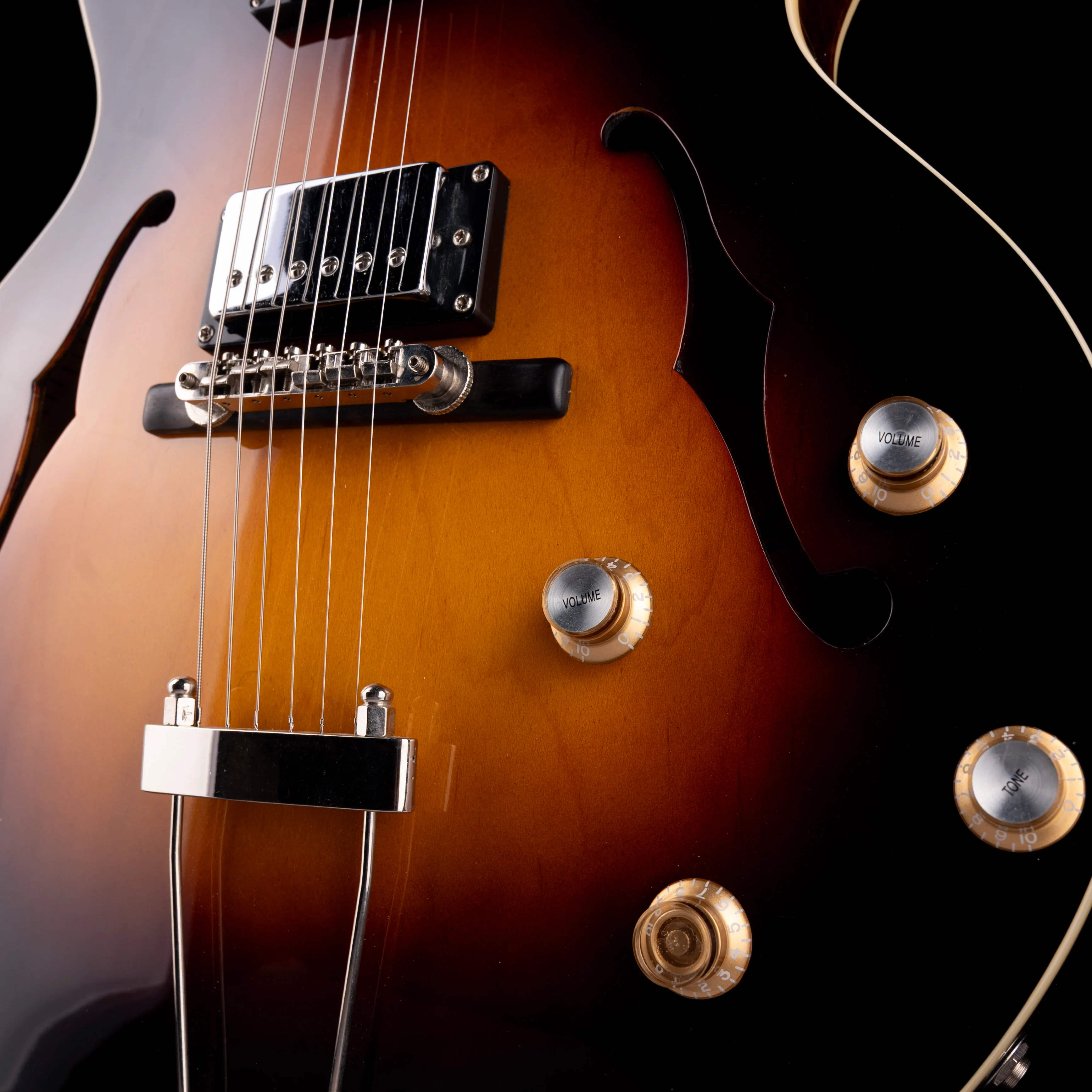 Pre Owned Loar 304T-CVS Sunburst Thinbody Archtop Electric Guitar With OHSC - Image 5