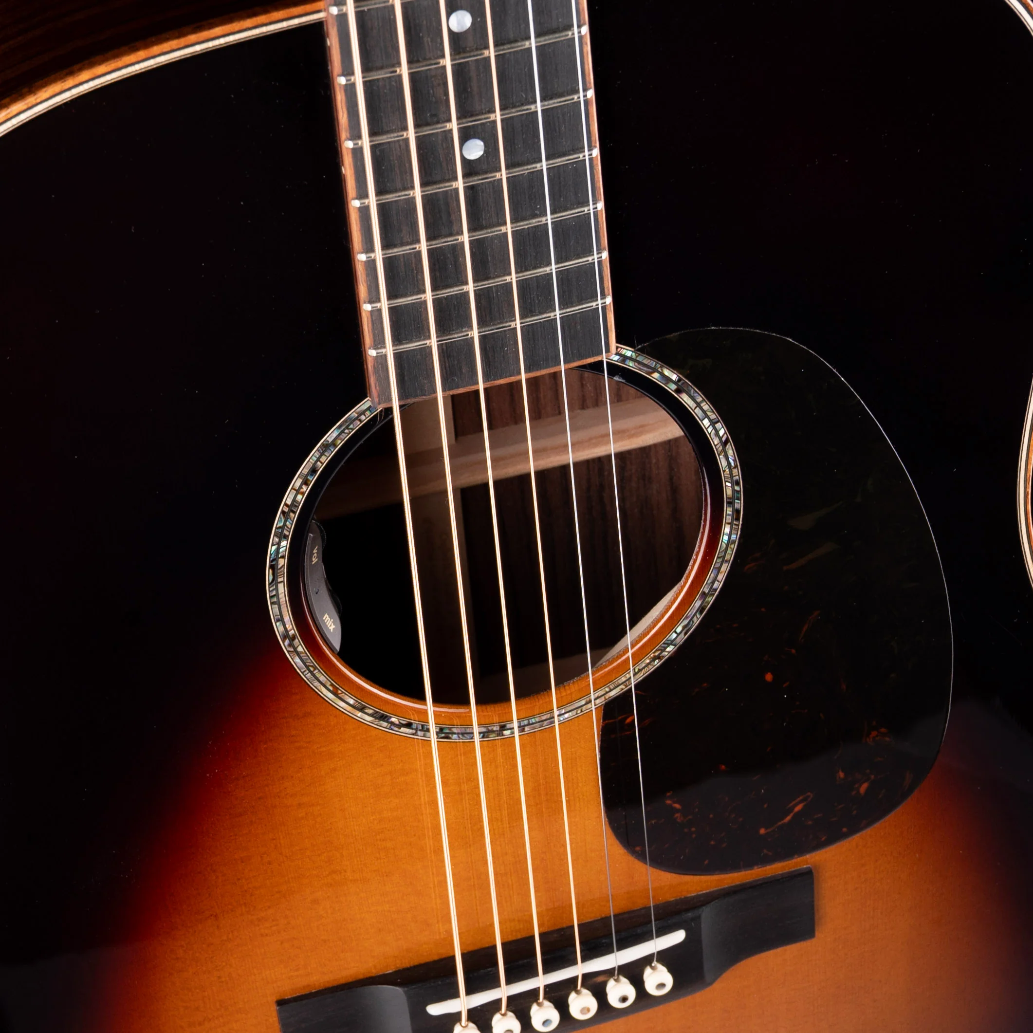 Pre Owned Martin Custom Shop Dreadnaught/000 Style 28 Indian Rosewood Sunburst With OHSC - Image 4