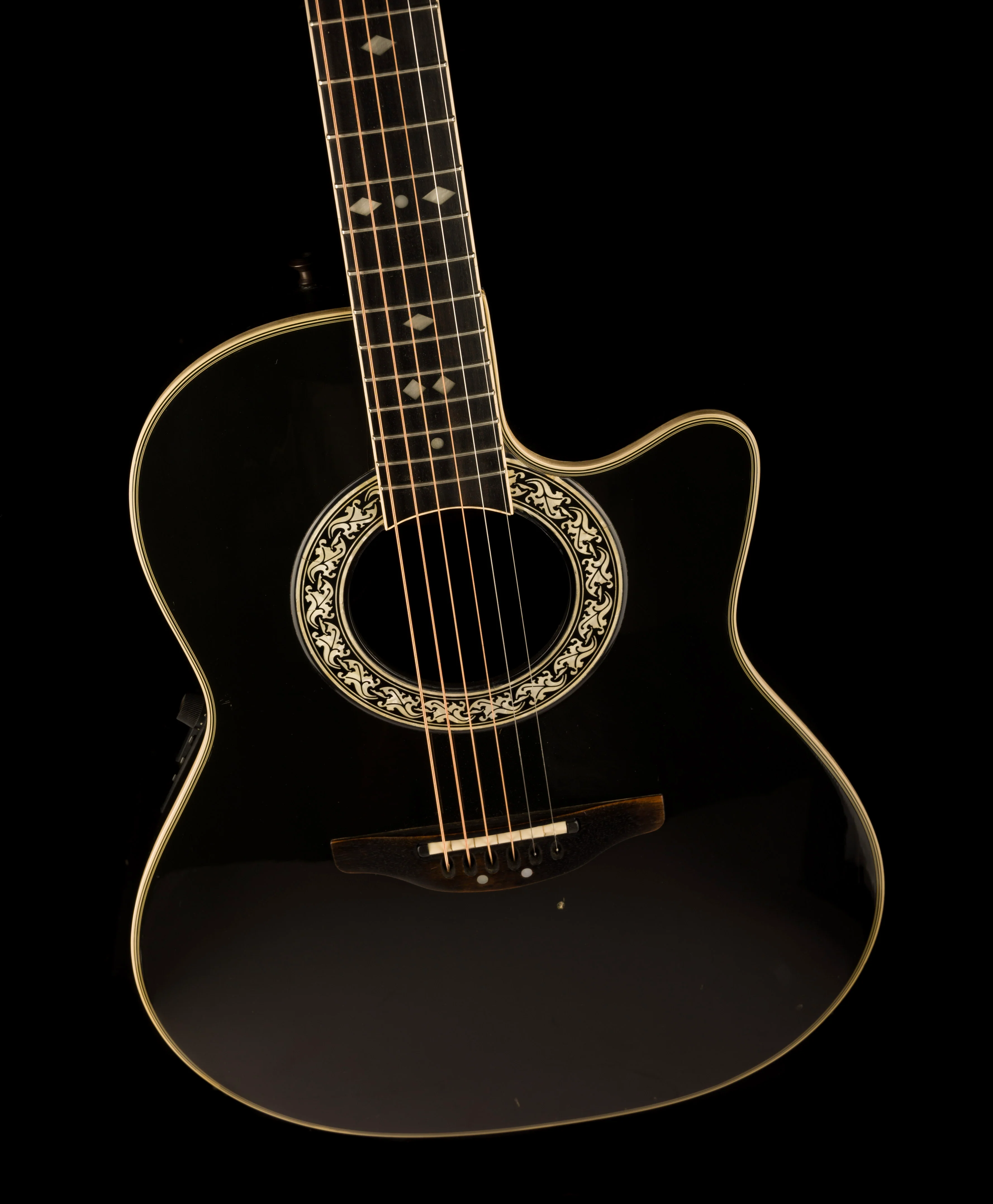 Pre Owned Ovation Legend Model 1767 Black With Gig Bag - Image 4