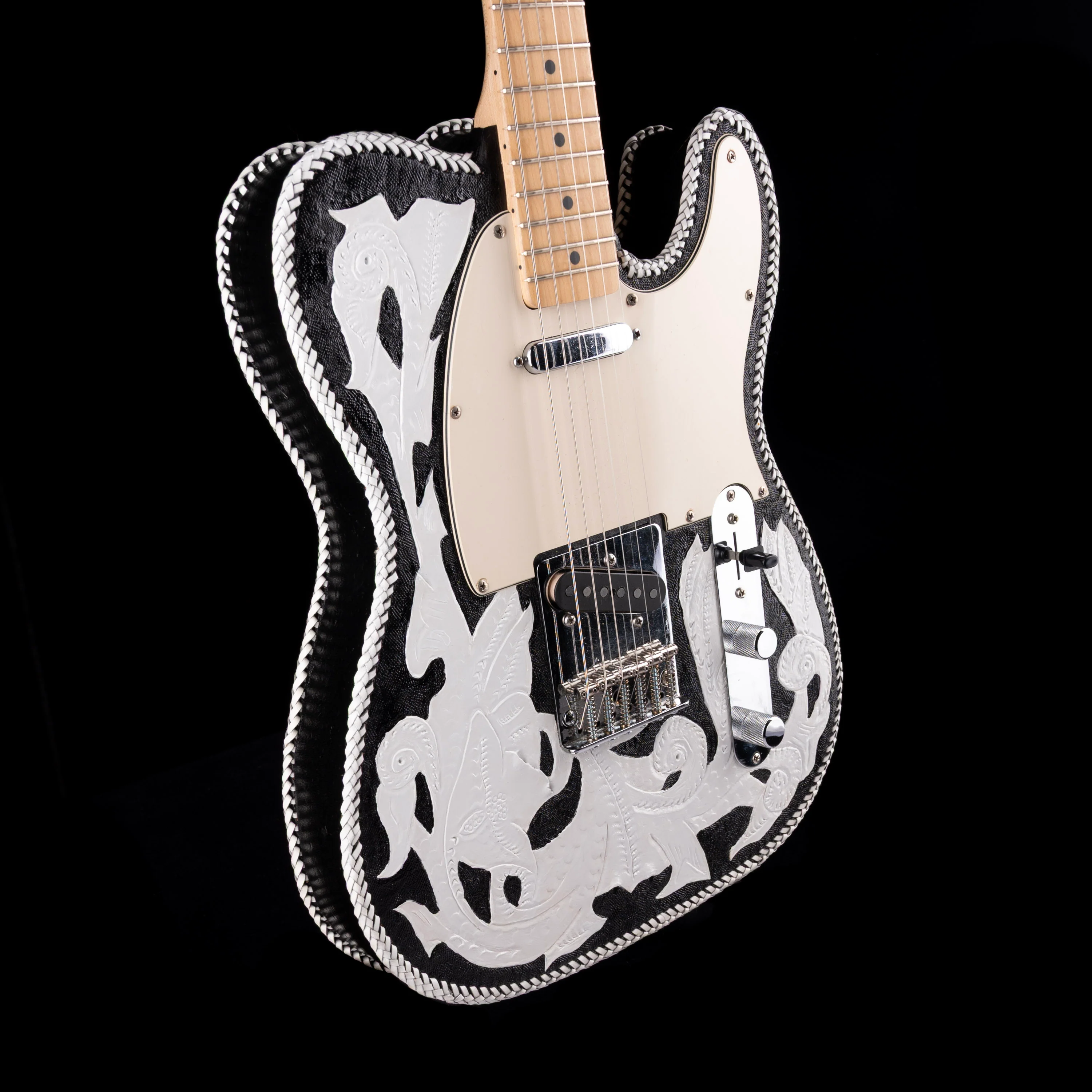 Pre-Owned  Partscaster  Wailin' Winnings T-Style Black/White Leather With HSC - Image 6