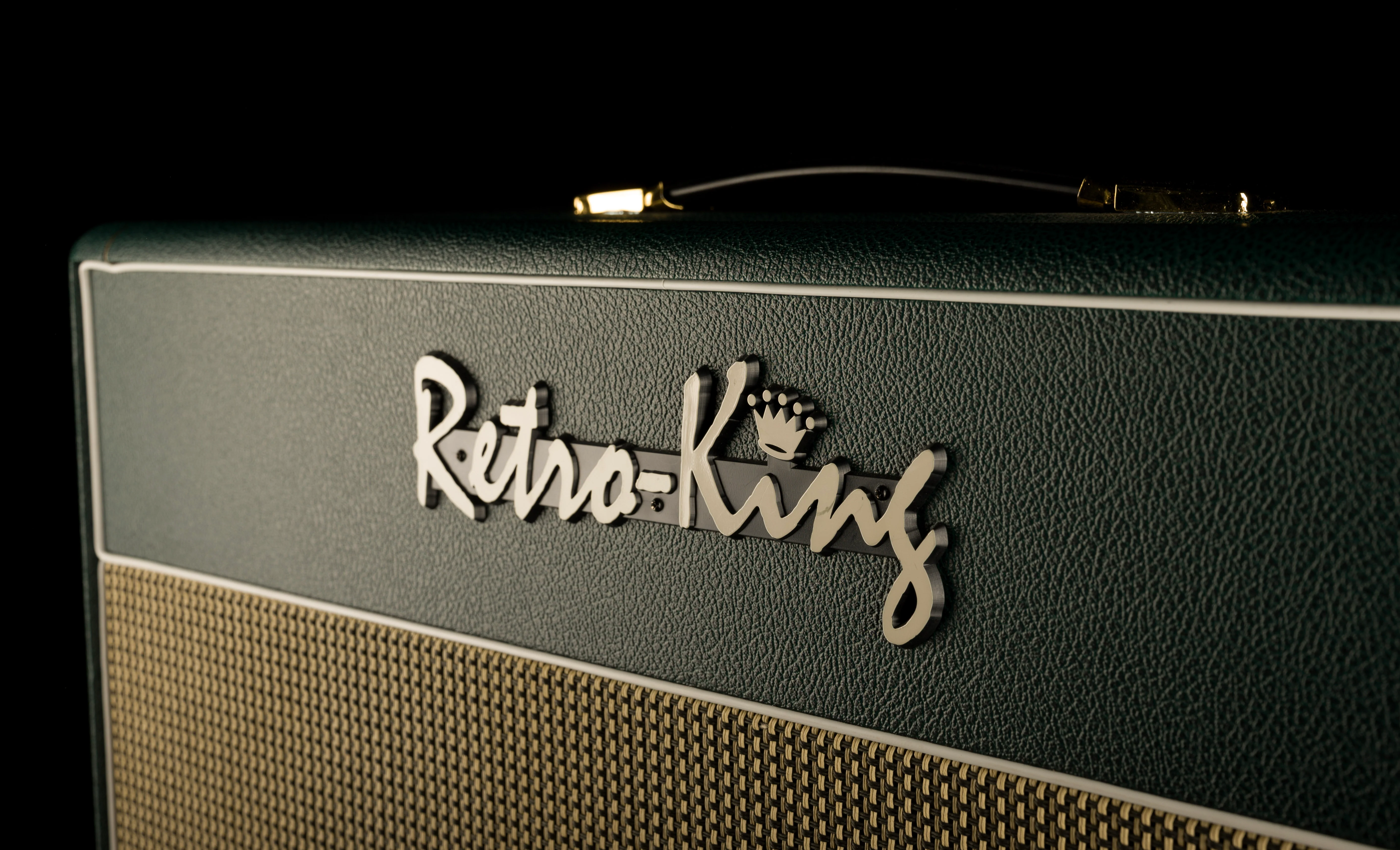 Pre Owned Retro King Eighteen Watt Combo 2x12" Guitar Amp Combo Green With Footswitch and Cover - Image 4