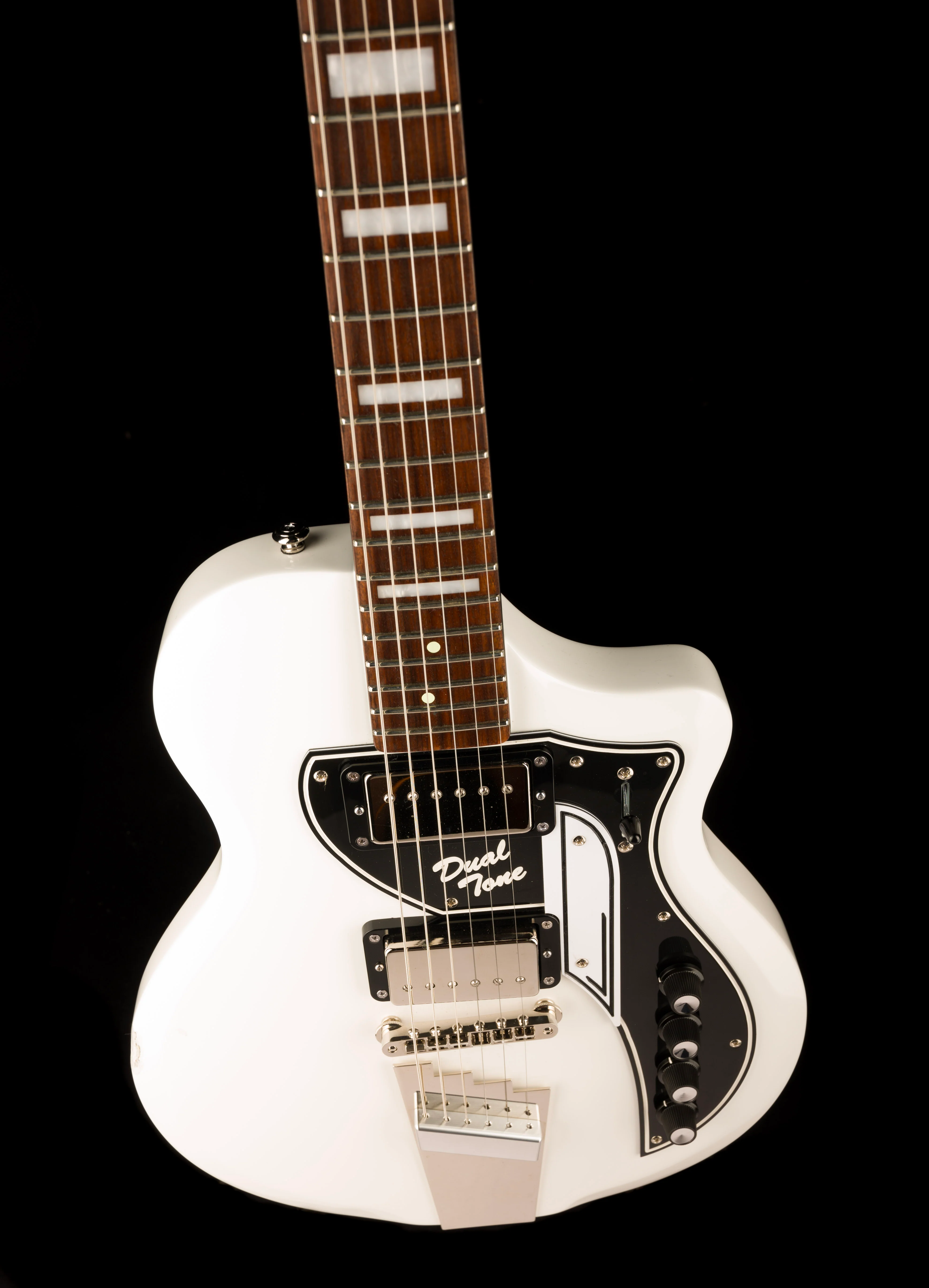 Pre Owned Supro 1224DBHT Limited Edition David Bowie 1961 Dual Tone Hardtail White With Gig Bag - Image 4