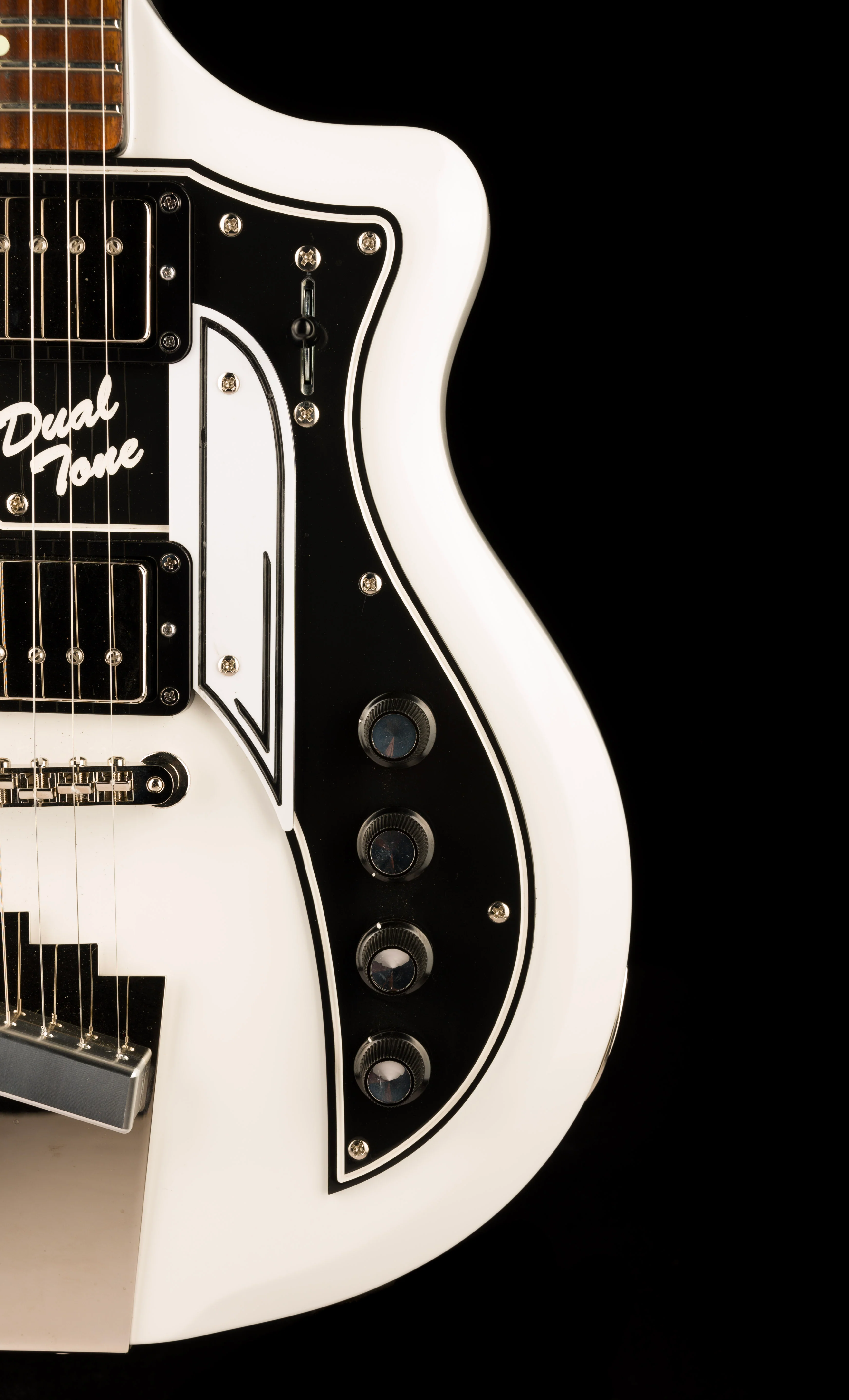 Pre Owned Supro 1224DBHT Limited Edition David Bowie 1961 Dual Tone Hardtail White With Gig Bag - Image 9