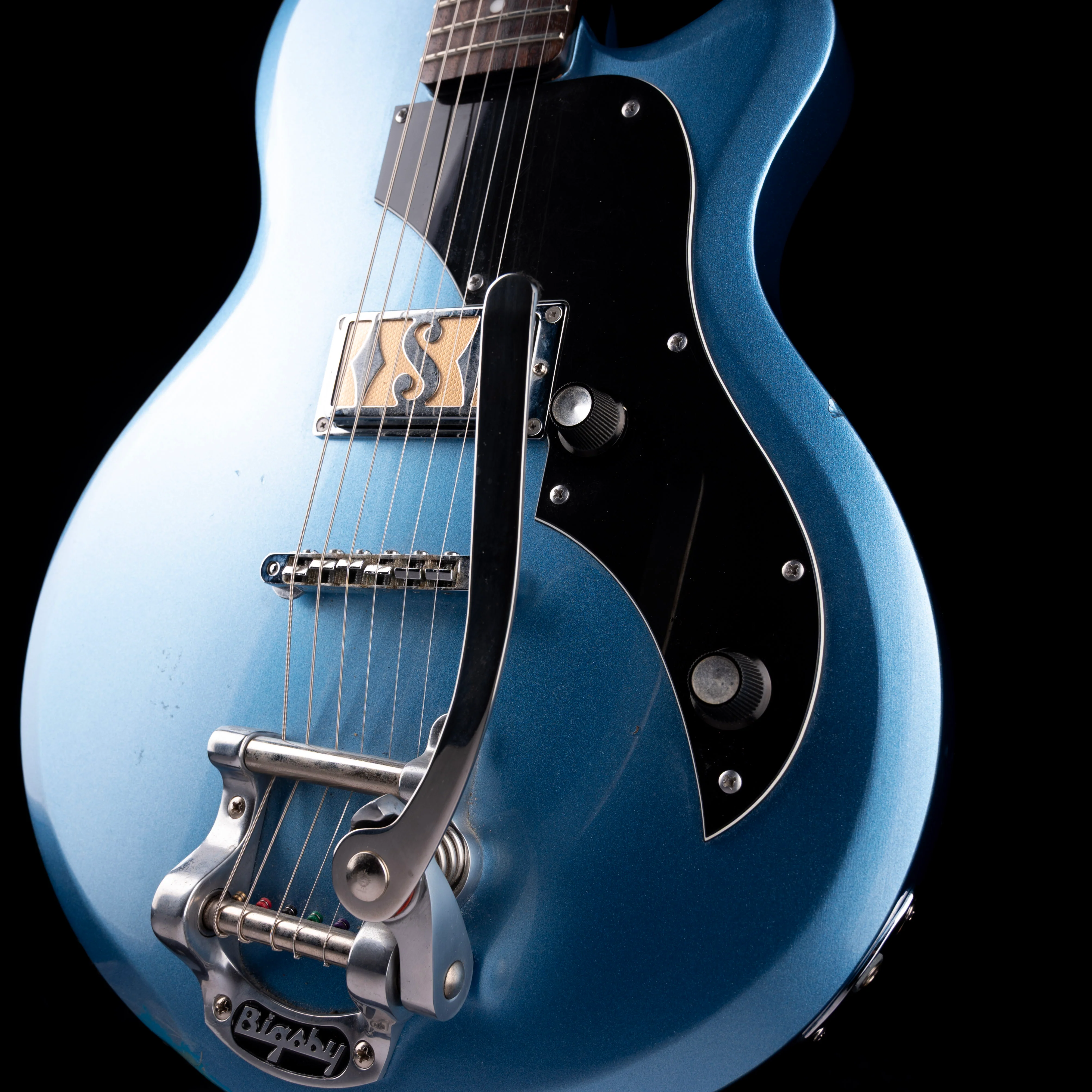Pre Owned Supro Model 2010BM Jamesport Single Pickup Island Series Ocean Blue Metallic With Bigsby With Gig Bag - Image 5