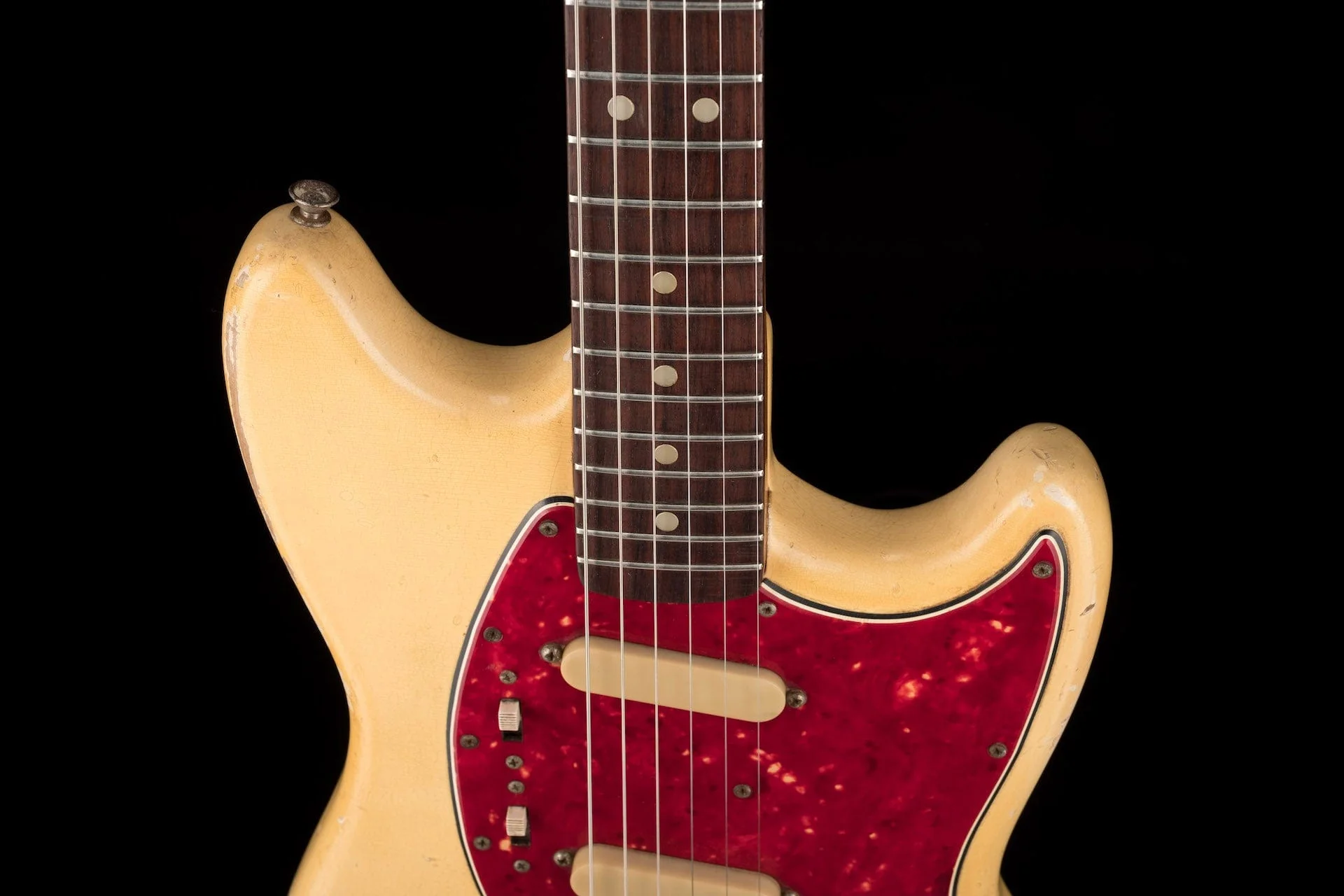 Vintage 1965 Fender Mustang Olympic White With Gig Bag - Image 3