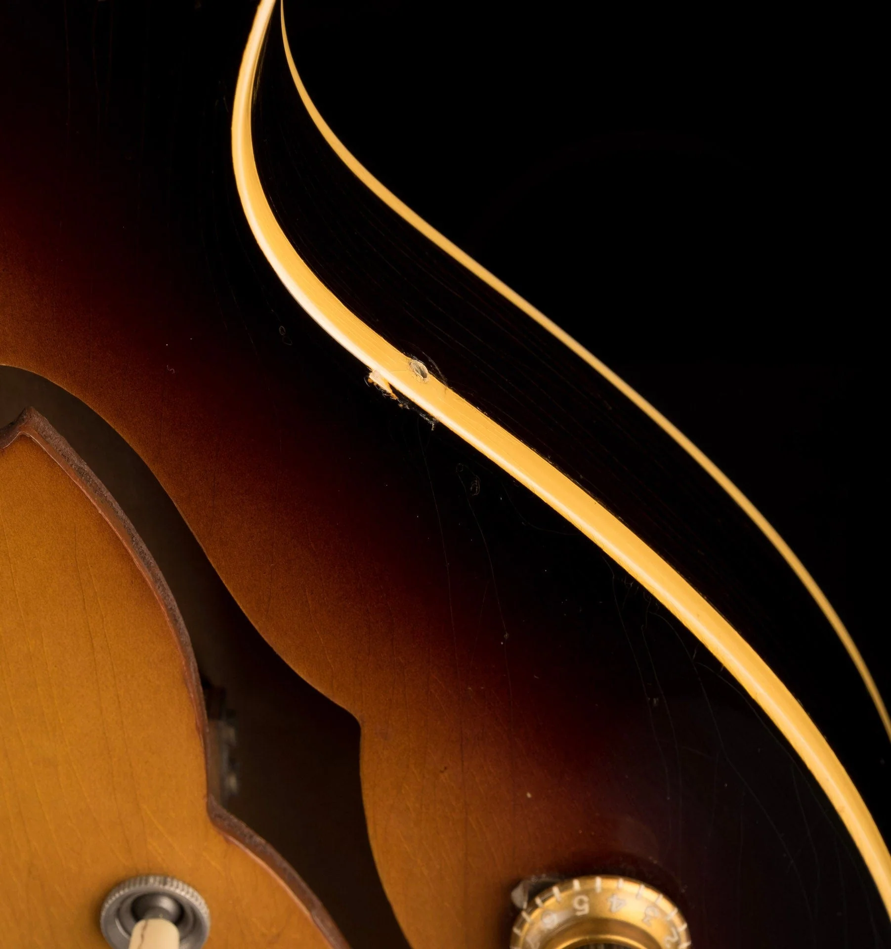 Pre Owned Vintage 1965 Gibson ES-330 Sunburst with HSC - Image 9