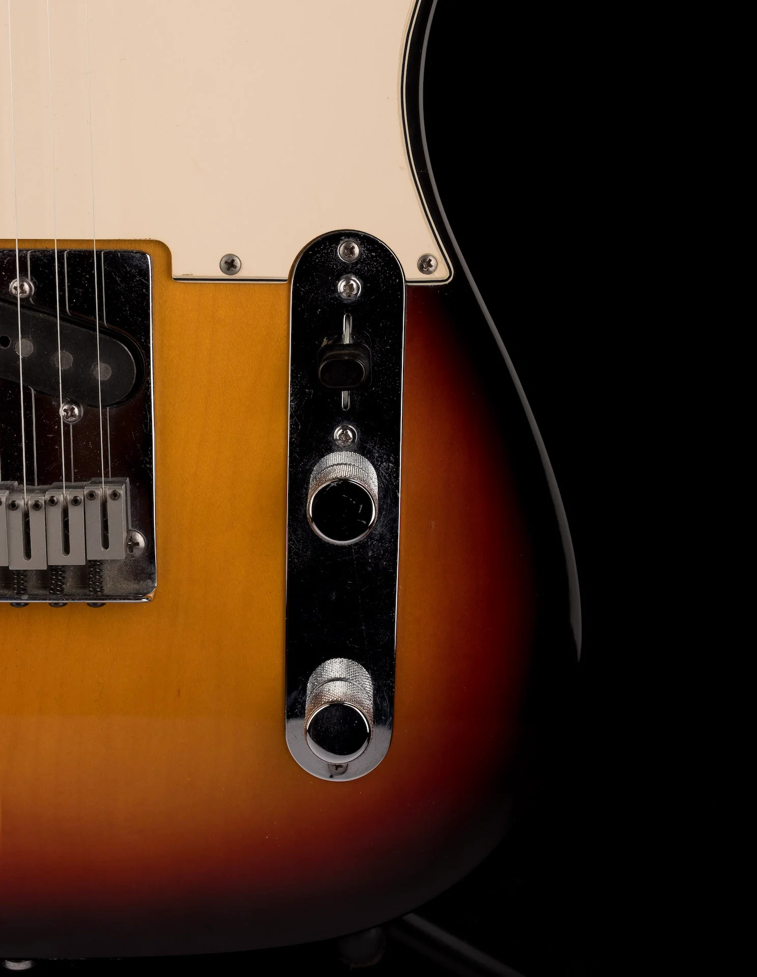Used 1999 Fender American Standard Telecaster 3-Tone Sunburst with OHSC - Image 7