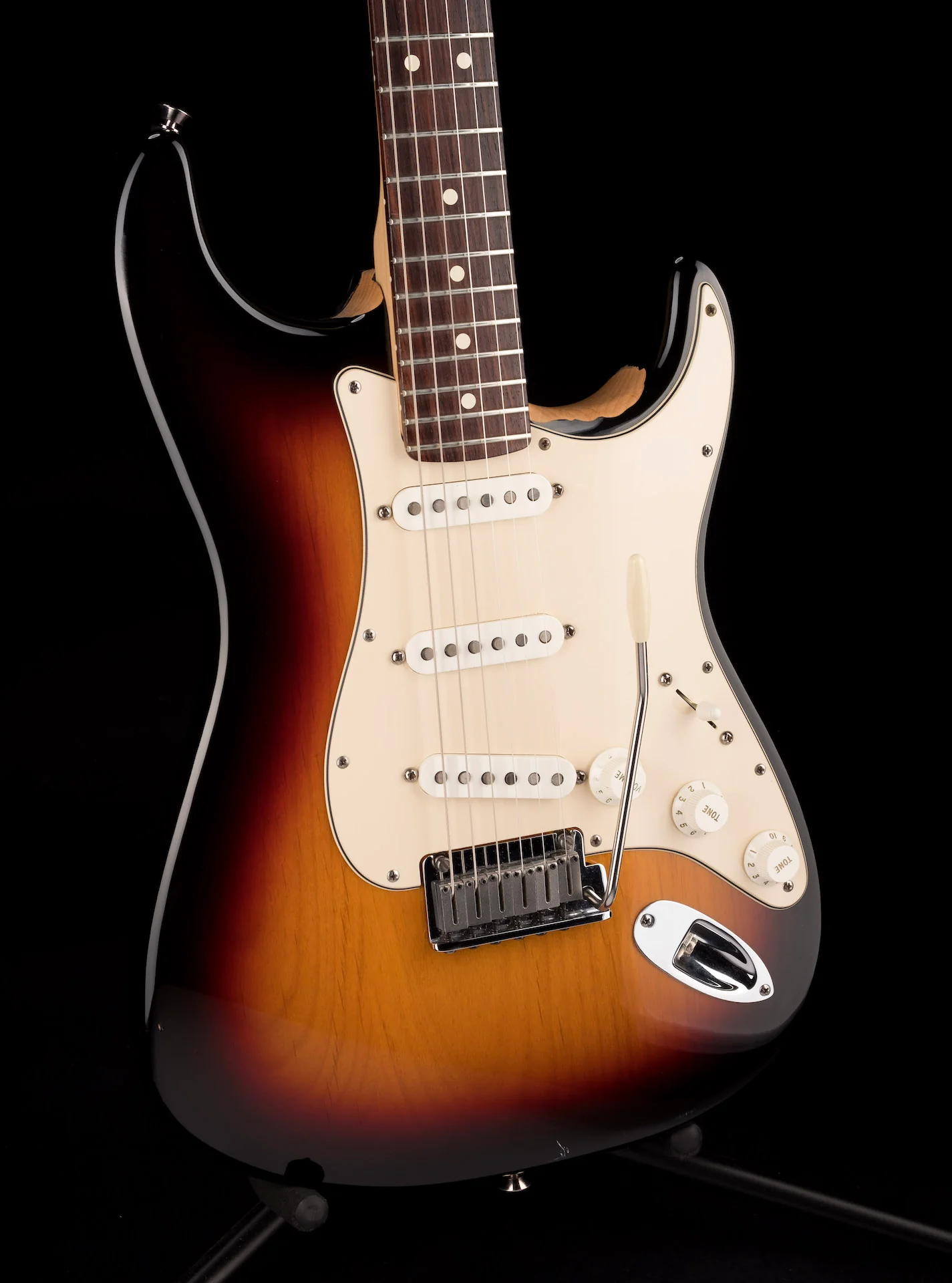 Used 2006 Fender 60th Anniversary American Series Stratocaster 3-Tone Sunburst with OHSC - Image 10
