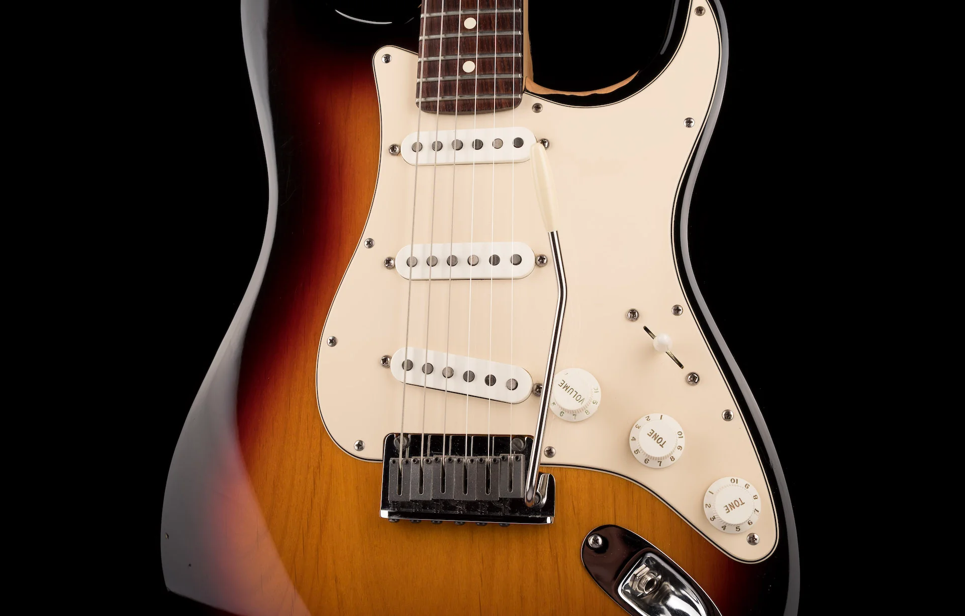 Used 2006 Fender 60th Anniversary American Series Stratocaster 3-Tone Sunburst with OHSC - Image 6
