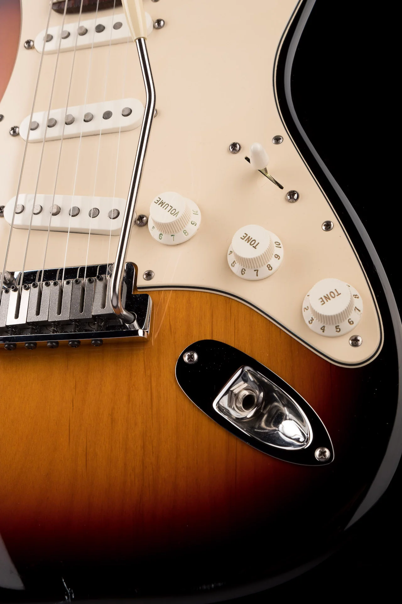 Used 2006 Fender 60th Anniversary American Series Stratocaster 3-Tone Sunburst with OHSC - Image 8