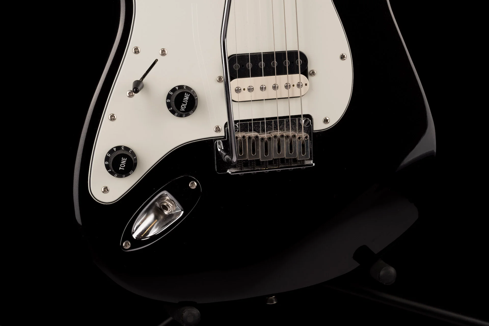 Used 2019 Squier Contemporary Stratocaster HH Left-Handed Black Metallic Electric Guitar - Image 5